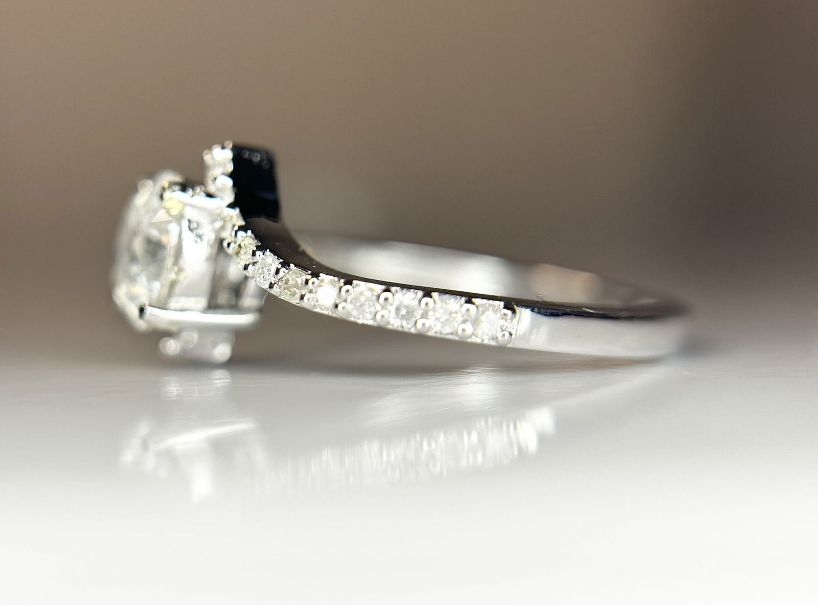 Beautiful 1.49ct Untreated Natural Solitaire Diamond & 18k Gold - 3