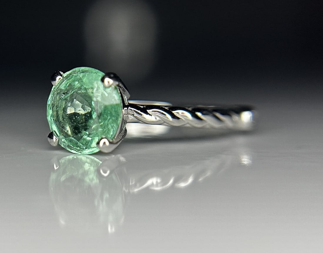 Beautiful 1.35ct Natural Emerald With Natural Diamonds & 18k Gold - 4