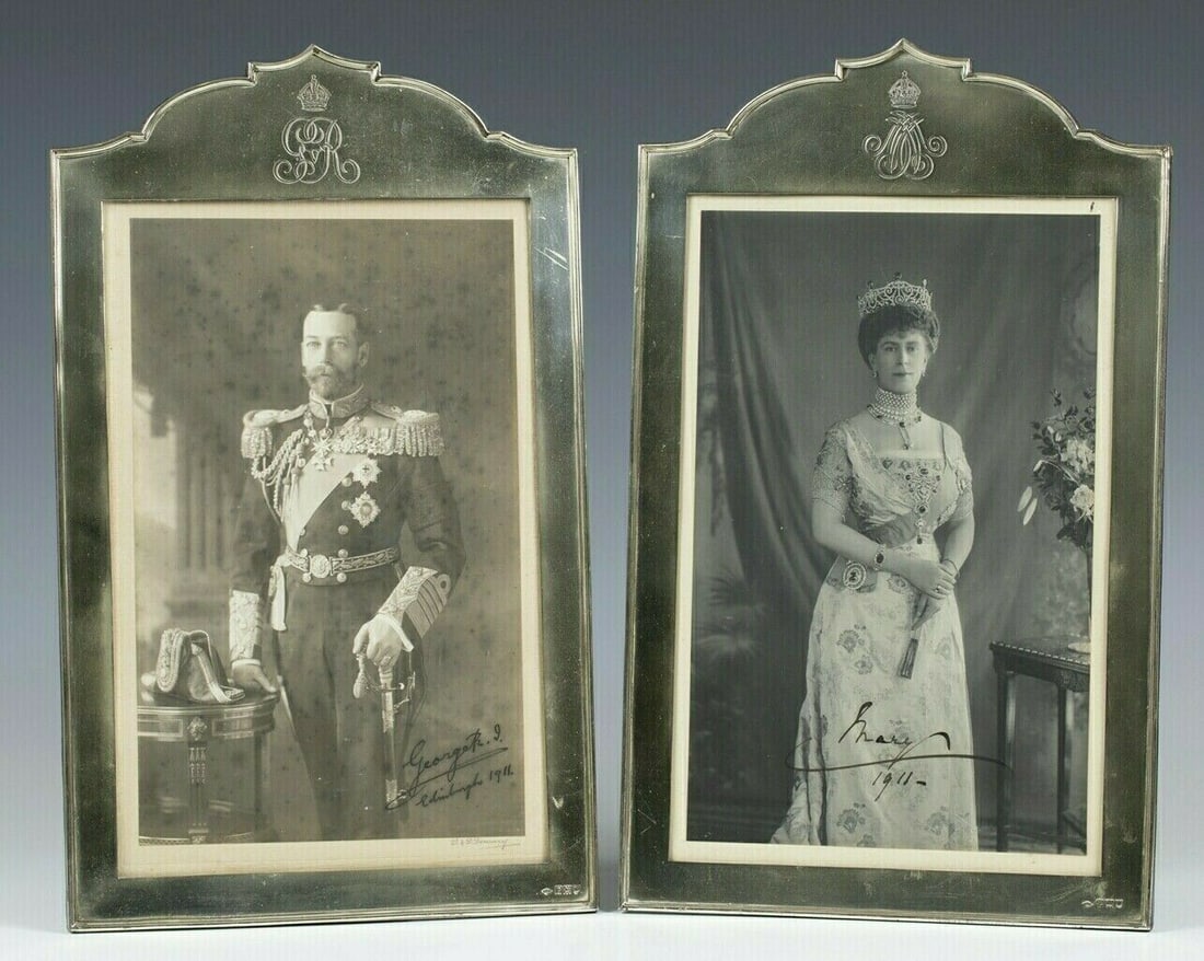 Royalty pair of Stunning Silver Frames with King George V & Queen Mary signed pair of black & whi...: Title: Royalty pair of Stunning Silver Frames with King George V & Queen Mary signed pair of black & white Description: Royalty pair of Stunning Silver Frames with King George V &