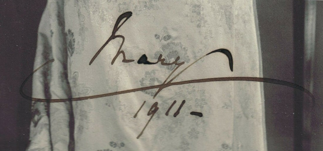 Royalty pair of Stunning Silver Frames with King George V & Queen Mary signed pair of black & whi... - 3