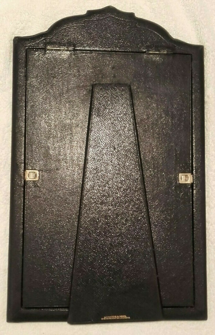 Royalty pair of Stunning Silver Frames with King George V & Queen Mary signed pair of black & whi... - 9