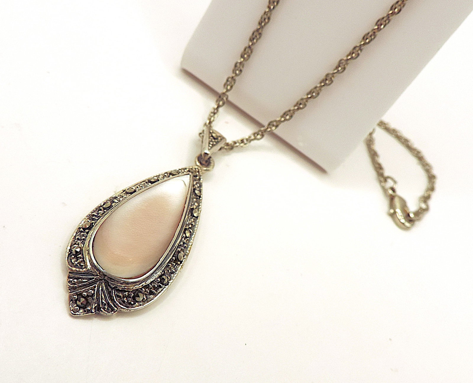 Vintage Sterling Silver Mother of Pearl Pendant Necklace - 2