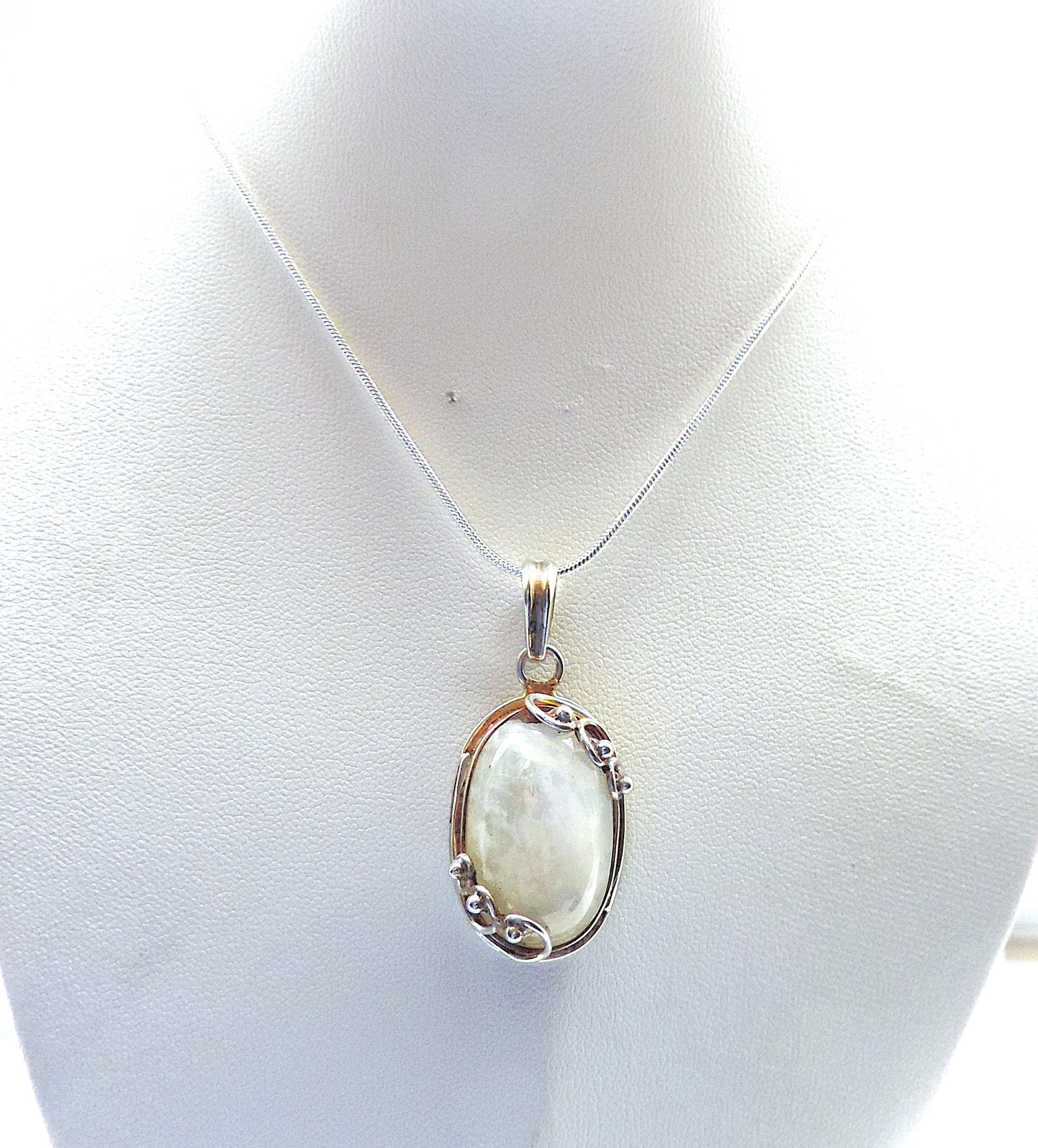 Vintage Artisan Cabochon Moonstone Sterling Silver Pendant Necklace - 2