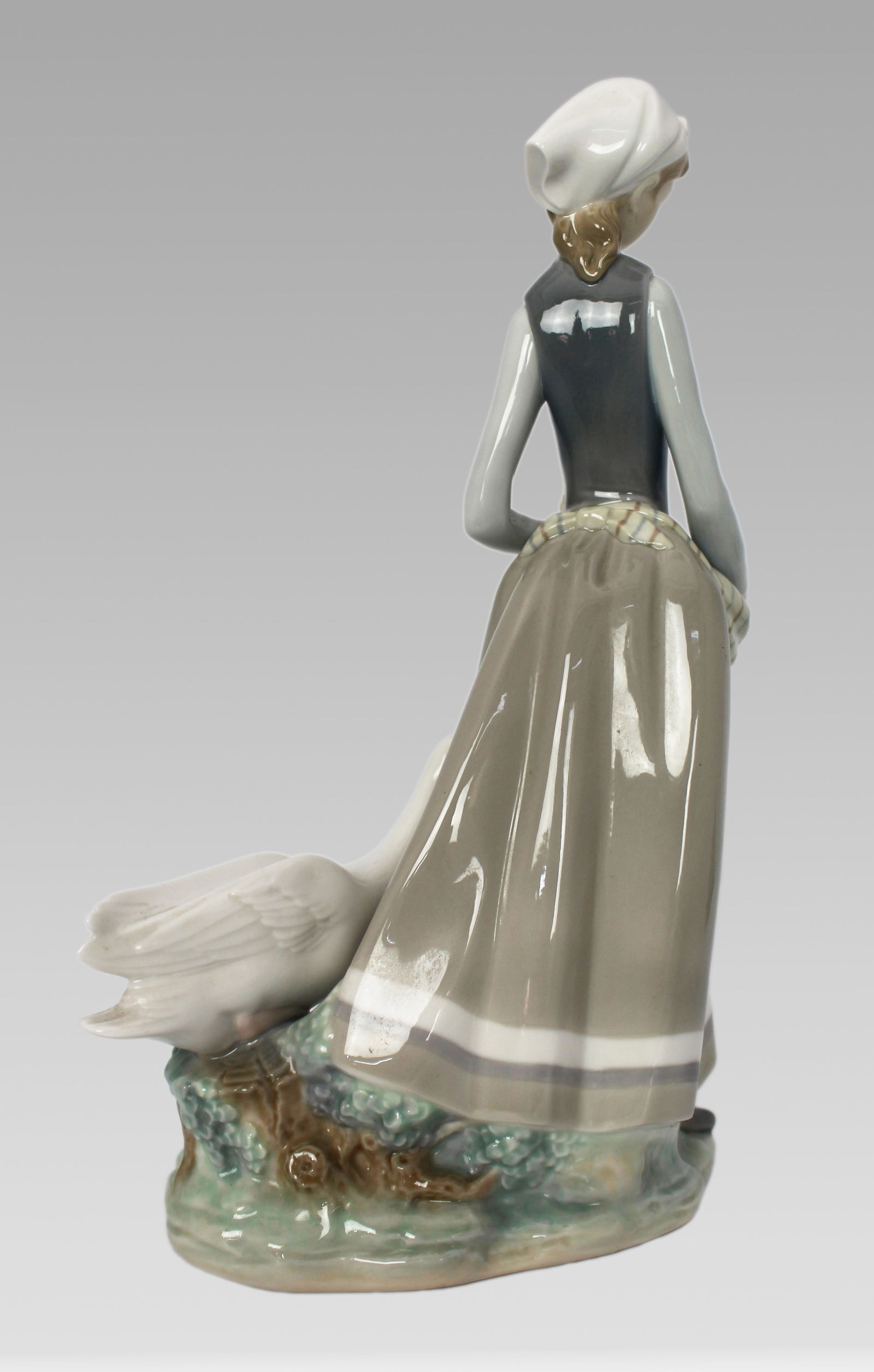 Lladro Girl with Geese Figurine - 2