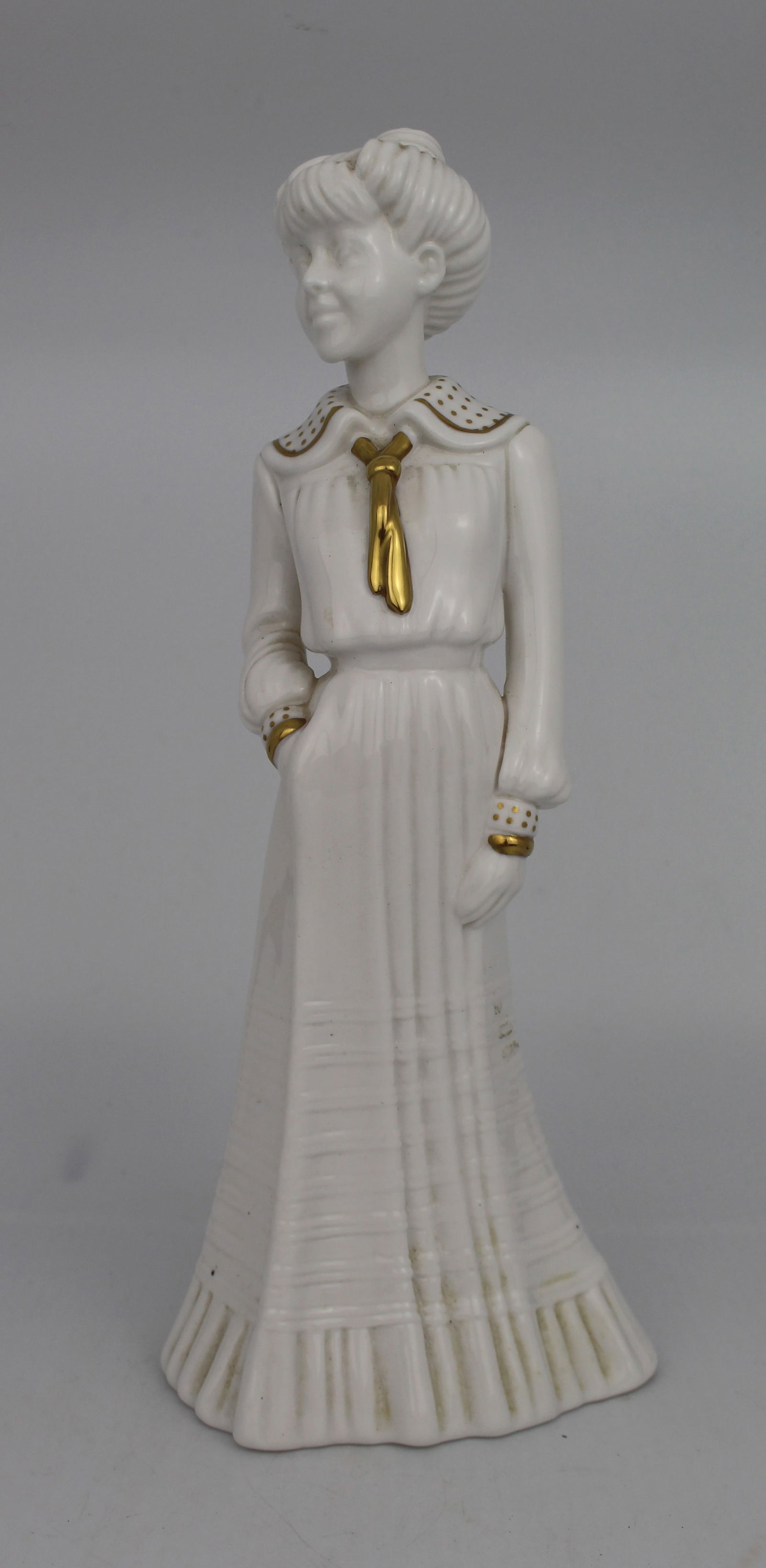 Spode Figurine Julia: Title: Spode Figurine Julia Description: Spode Figurine Julia Height: 25 cm. Very good condition; no chips, cracks or repairs Condition: Used Delivery option: Collection & Delivery