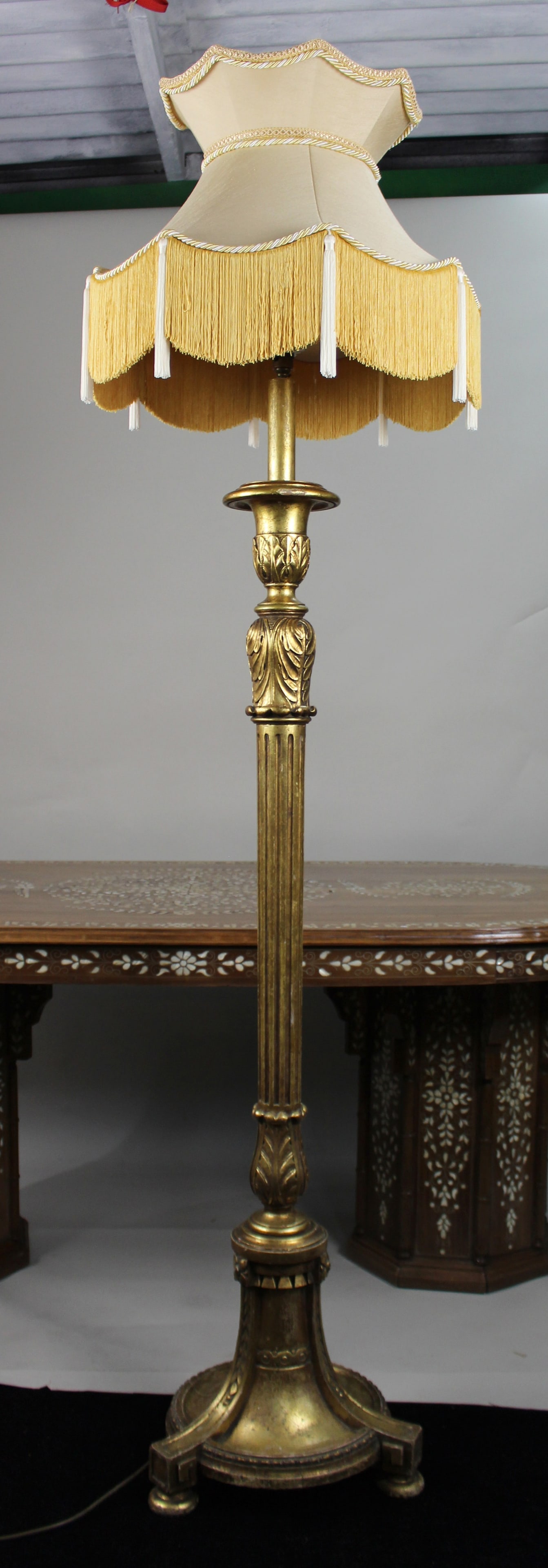 Fine Early 20th Century Giltwood Floor Lamp with Handmade Silk Shade - 2