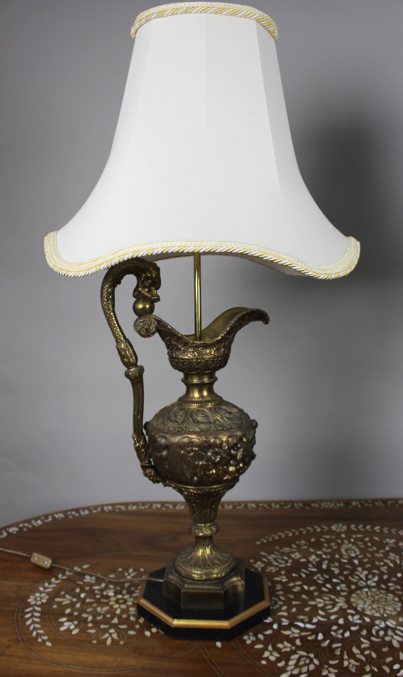 Pair of Early 20th Century French Neoclassical Ewer Lamps with Putti Relief - 2