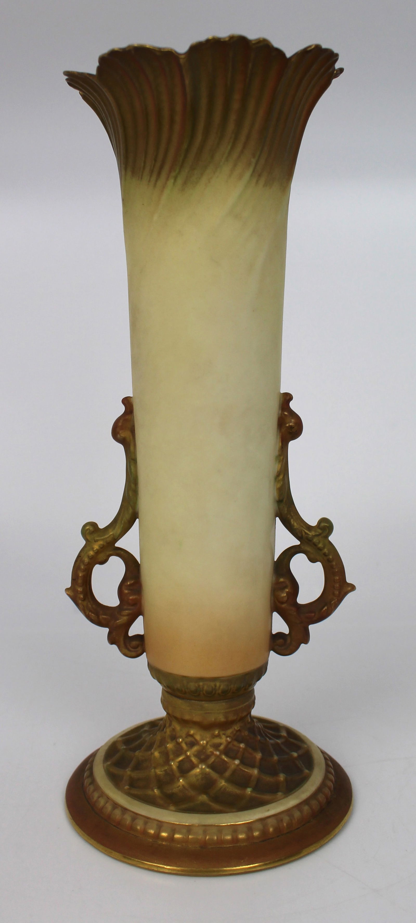Early 20th c. Royal Worcester Blush Vase: Title: Early 20th c. Royal Worcester Blush Vase Description: Early 20th c. Royal Worcester Blush Vase Early 20th century Royal Worcester blush two handled vase. Blush. Shape code 1556. Dated