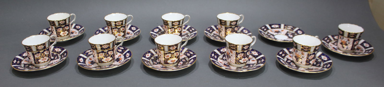 Coalport Imari Pattern Tea Cups & Saucers — 21 Pieces c.1890: Title: Coalport Imari Pattern Tea Cups & Saucers — 21 Pieces c.1890 Description: Coalport Imari Pattern Tea Cups & Saucers — 21 Pieces c.1890 Fine late 19th century Coalport
