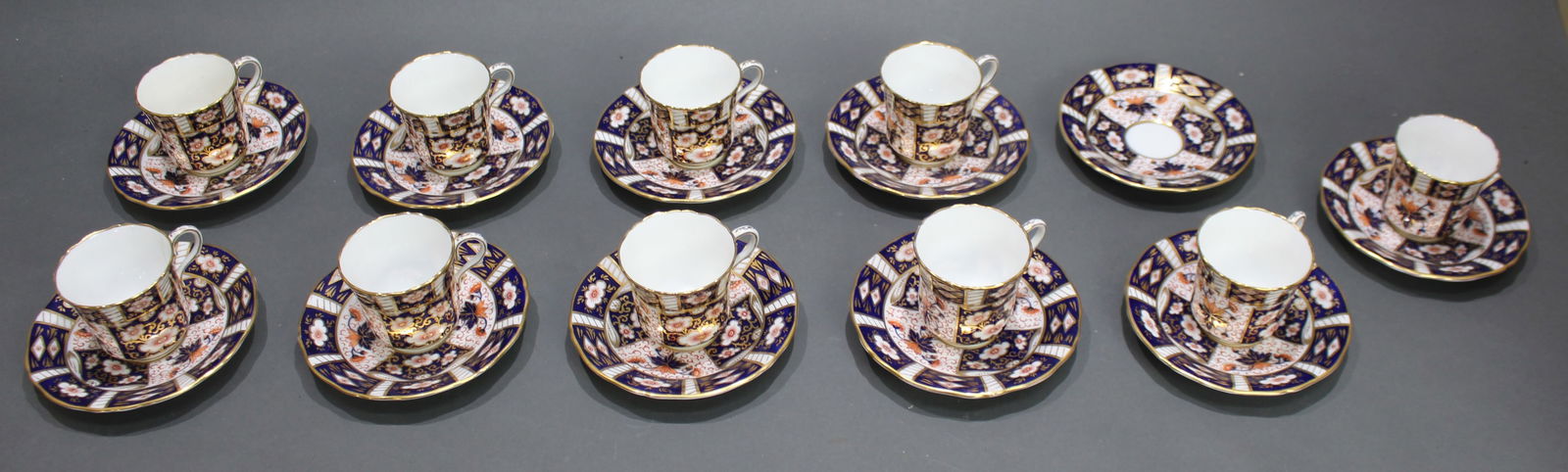Coalport Imari Pattern Tea Cups & Saucers — 21 Pieces c.1890 - 2