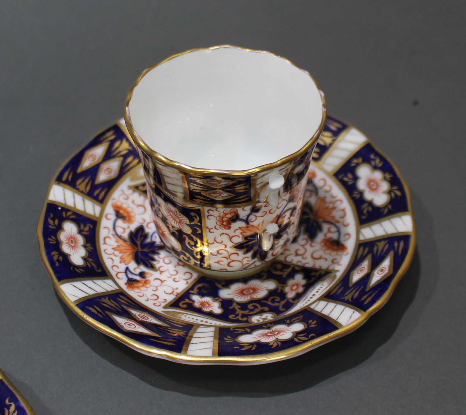 Coalport Imari Pattern Tea Cups & Saucers — 21 Pieces c.1890 - 3