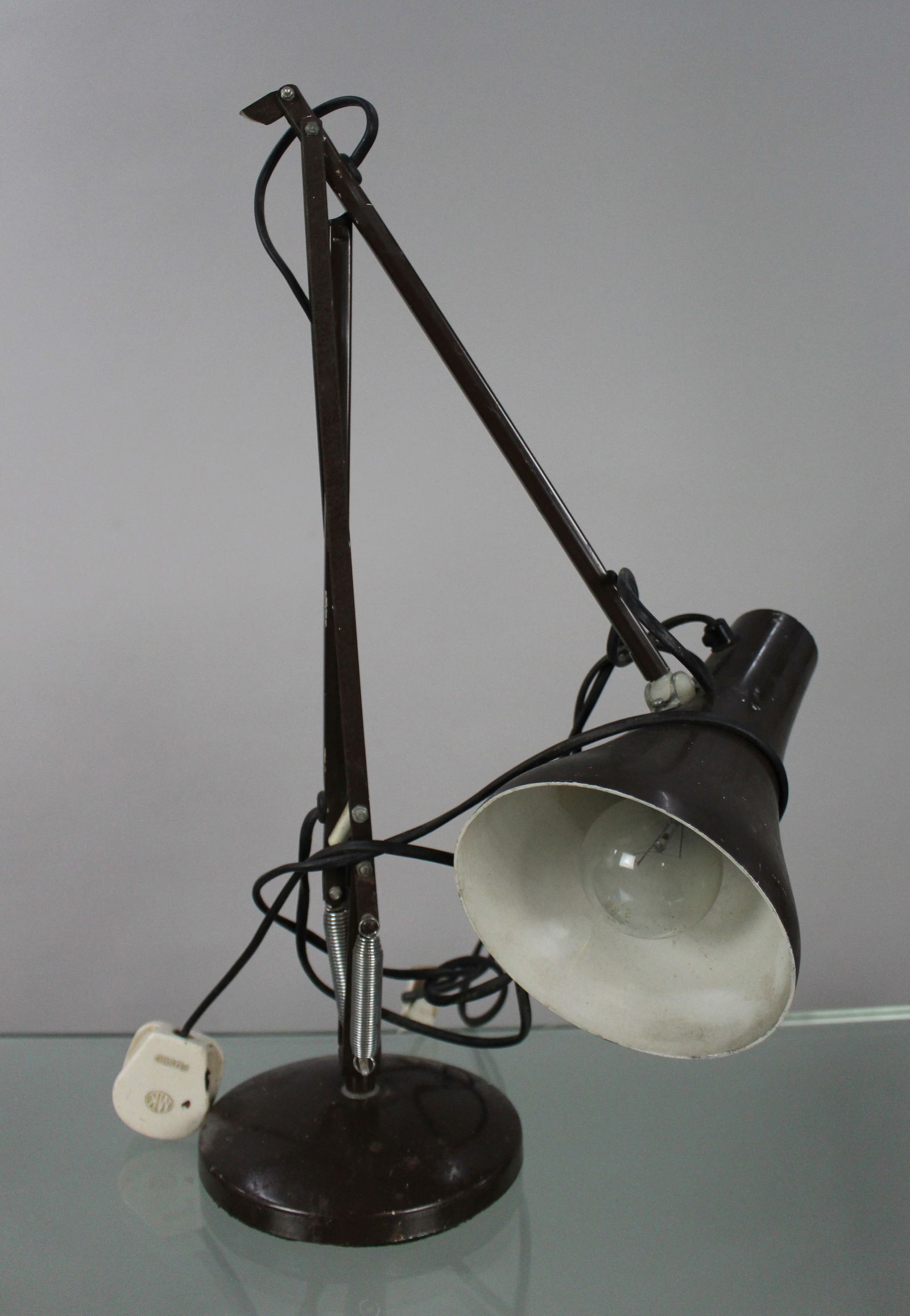 Vintage Angelpoise Lamp: Title: Vintage Angelpoise Lamp Description: Vintage 20th century. Anglepoise Lighting Ltd. Redditch England. Original condition. Damage to the stem as pictured. Height (fully erect): 87 cm. 