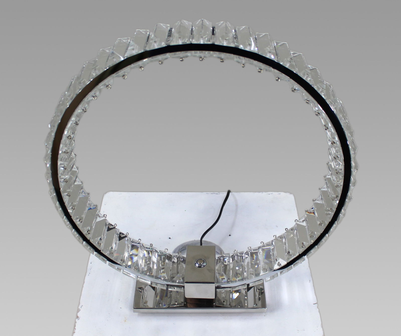 Fine Contemporary Crystal Halo Table Lamp: Title: Fine Contemporary Crystal Halo Table Lamp Description: Fine Contemporary Crystal Halo Table Lamp Condition: Used Delivery option: Collection & Delivery Location Category: Antiques