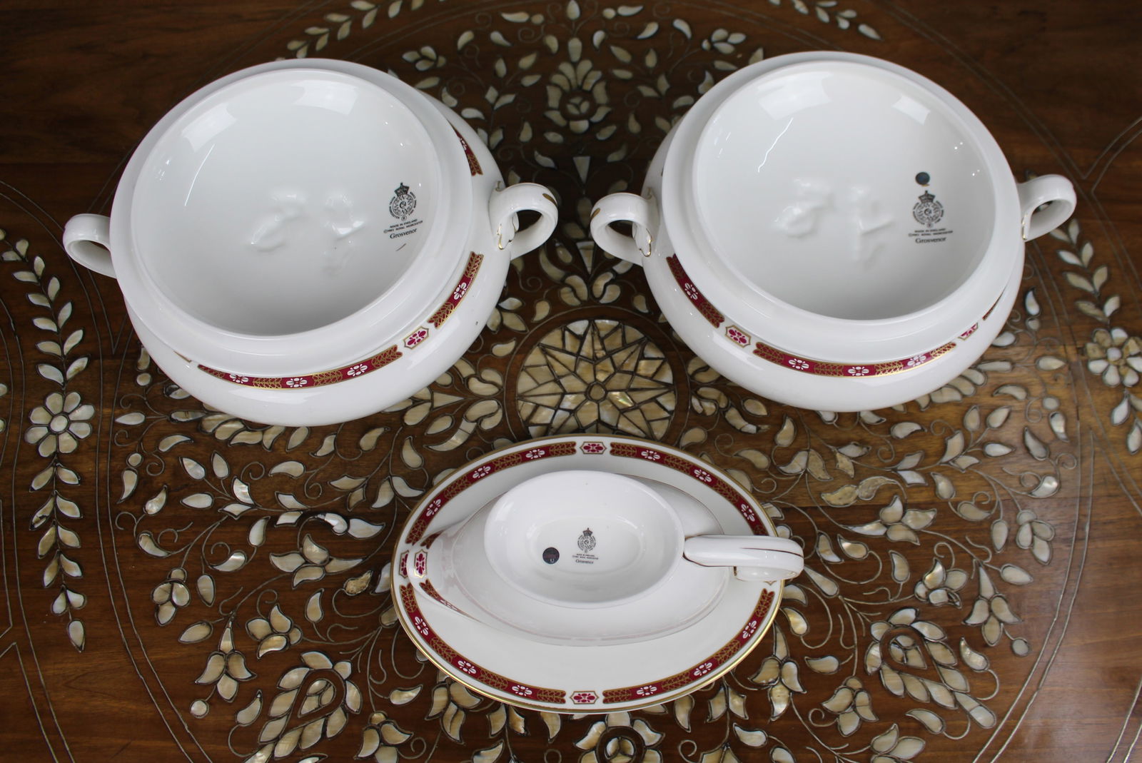 Collection of Royal Worcester “Grosvenor” Red & White - 3