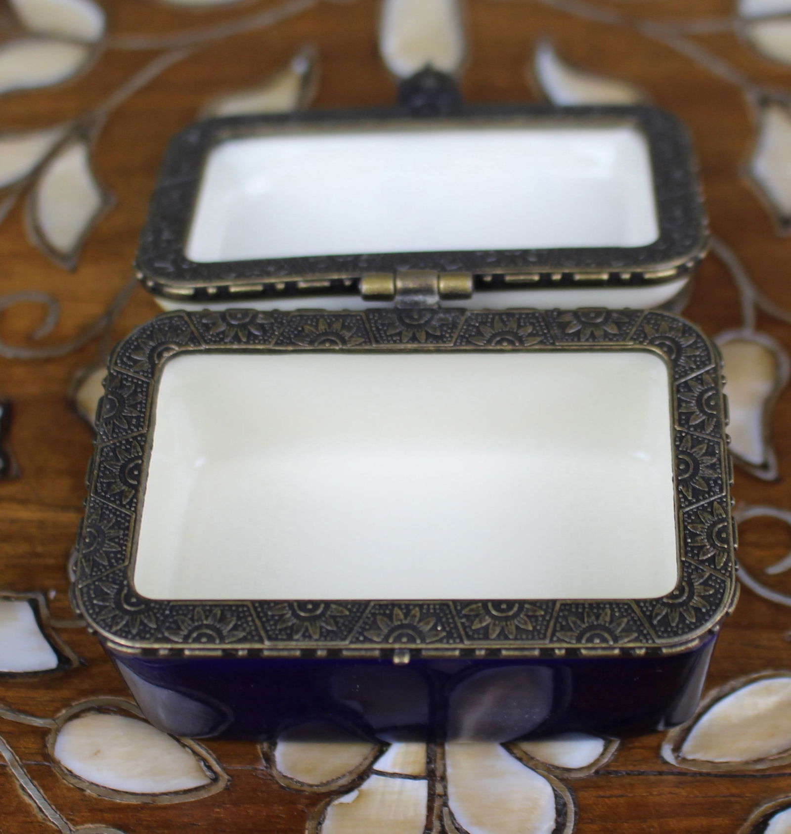 Old Tupton Ware Porcelain Trinket Box with Floral & Butterfly Decoration - 8