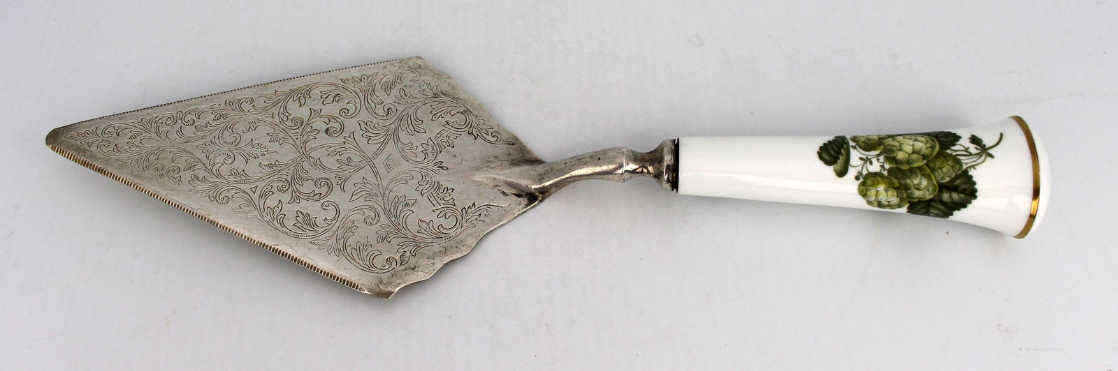 Royal Worcester Hop Pattern Cake Slice - 2