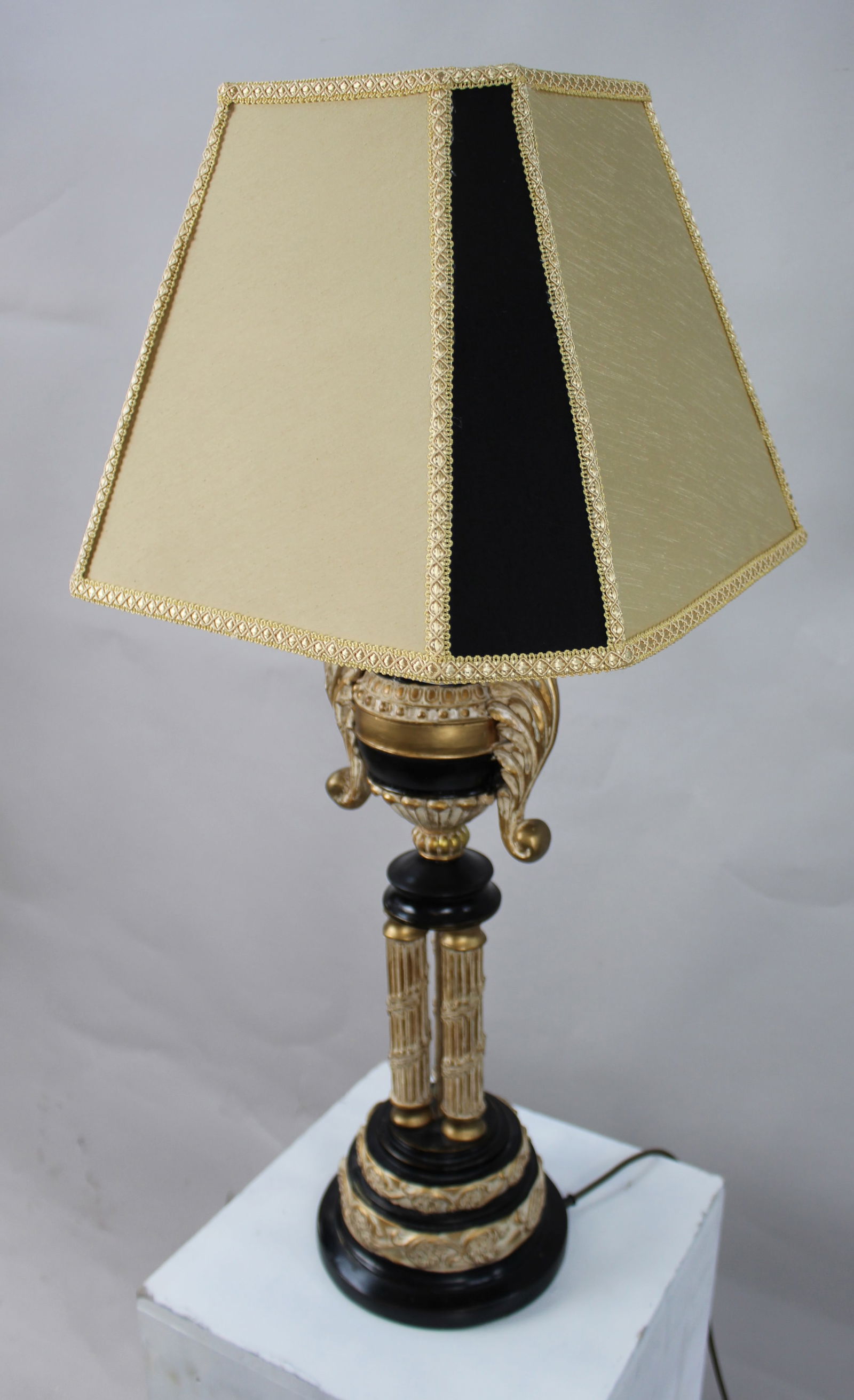 Neoclassical Style Giltwood and Ebonised Table Lamp - 2