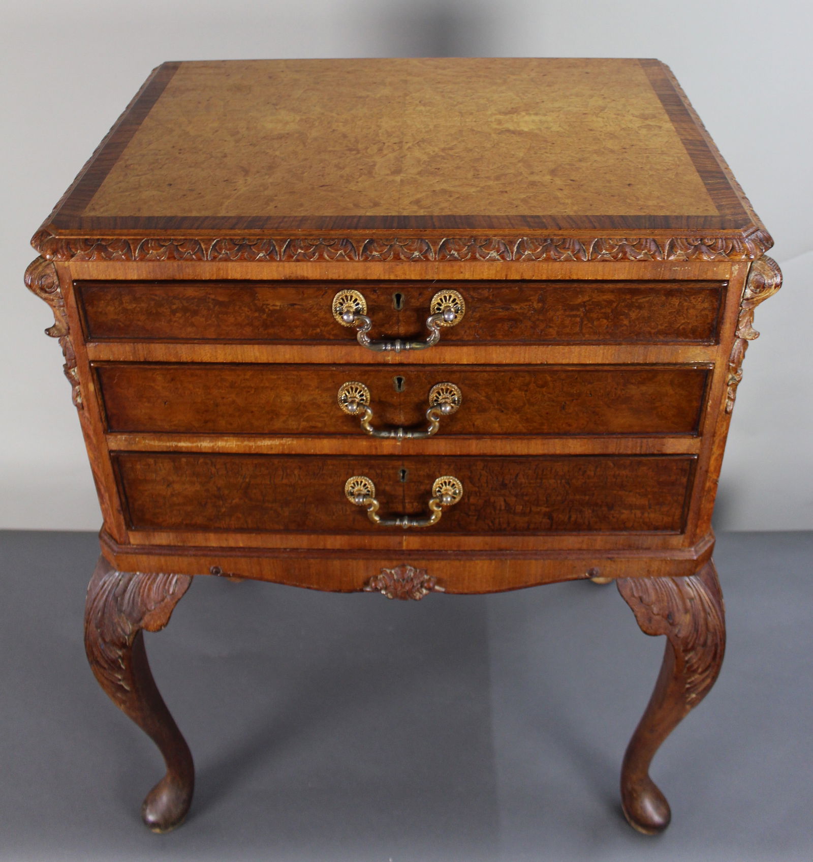 Vintage Walnut Chest of Drawers with Cabriole Legs and Gilt Handles - 2
