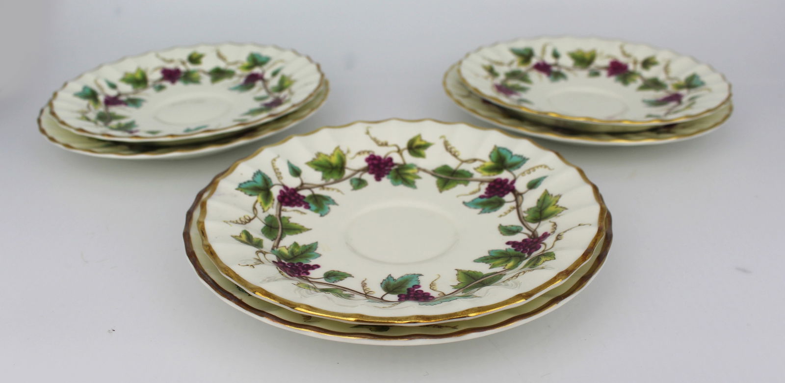 Royal Worcester Bacchanal 7 Pieces: Title: Royal Worcester Bacchanal 7 Pieces Description: Royal Worcester Bacchanal 7 Pieces Discontinued original vintage English pattern. Each piece fully stamped to the underside in black with