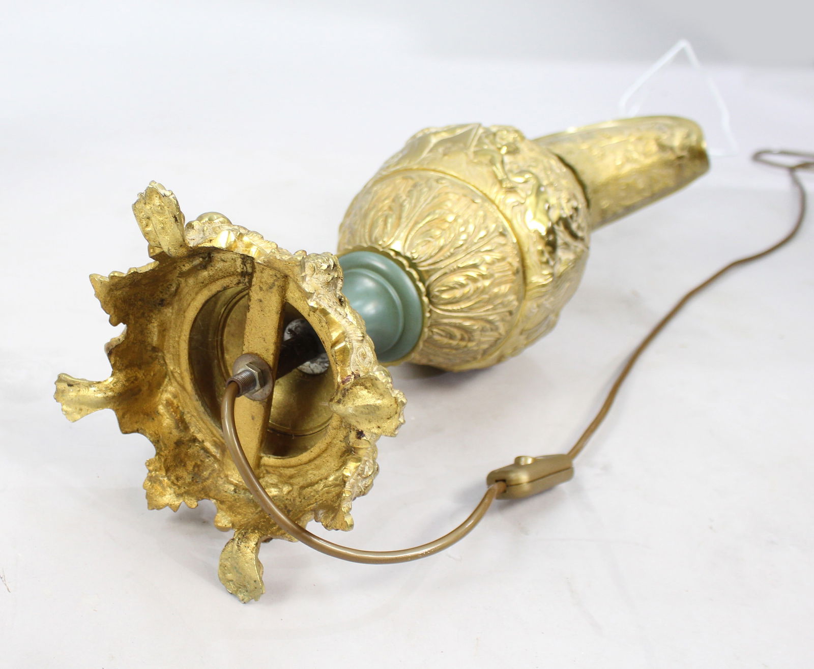 Fine Pair of Late 19th Century Ormolu Ewer Form Table Lamps, c.1890 - 7