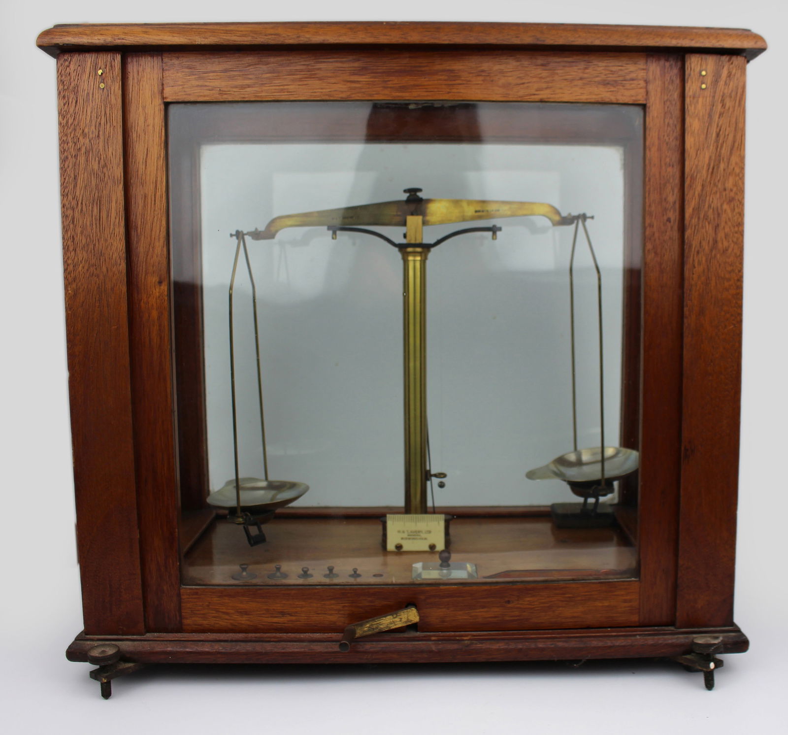 Antique Analytical Balance Scale by W. & T. Avery Ltd, Birmingham: Title: Antique Analytical Balance Scale by W. & T. Avery Ltd, Birmingham Description: Antique Analytical Balance Scale by W. & T. Avery Ltd, Birmingham English, early 20th century A