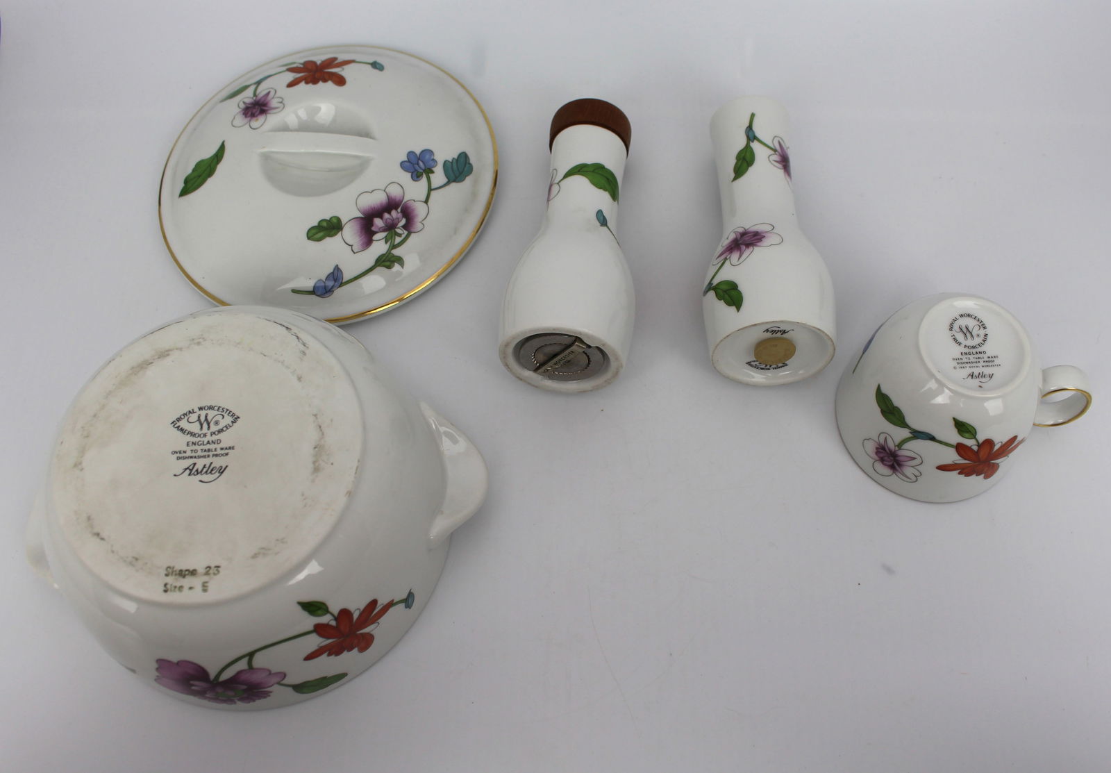 Collection of 4 Pieces of Royal Worcester Astley Pattern - 2
