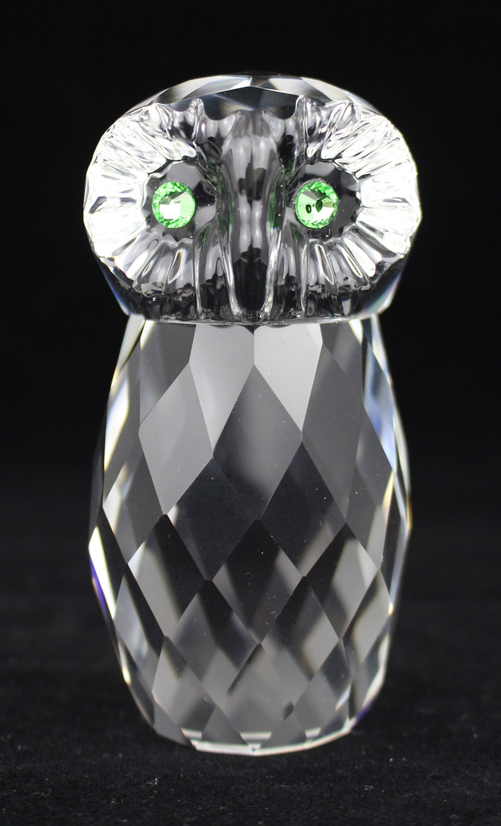Oleg Cassini Crystal Owl Paperweight: Title: Oleg Cassini Crystal Owl Paperweight Description: Oleg Cassini Crystal Owl Paperweight. Measures 5 x 5 x 9.5 (height) cm Condition: Used Delivery option: Collection & Delivery
