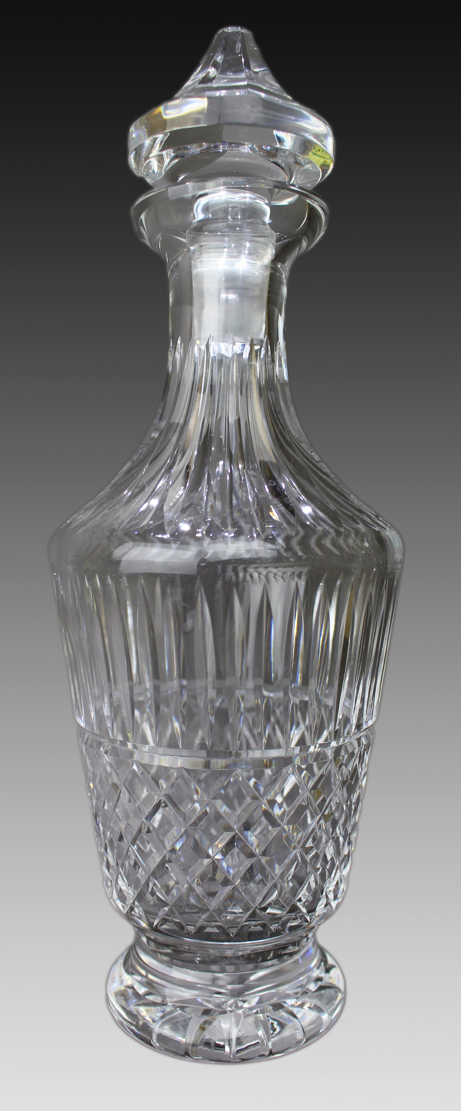Irish Waterford Crystal Decanter: Title: Irish Waterford Crystal Decanter Description: Irish Waterford Crystal Decanter Lovely quality vintage 20th century Irish cut crystal decanter and stopper. Waterford mark to the underside