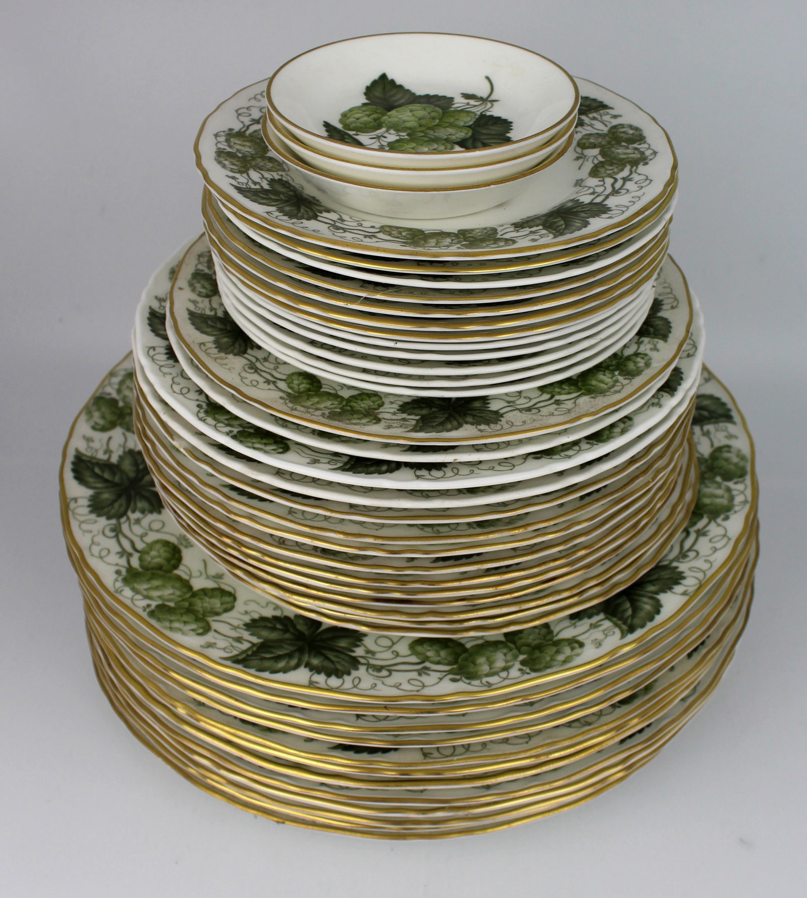 Collection of Royal Worcester Hop Mathon Plates: Title: Collection of Royal Worcester Hop Mathon Plates Description: Collection of Royal Worcester Hop Mathon Plates All pates pictured. All first quality Royal Worcester The Hop