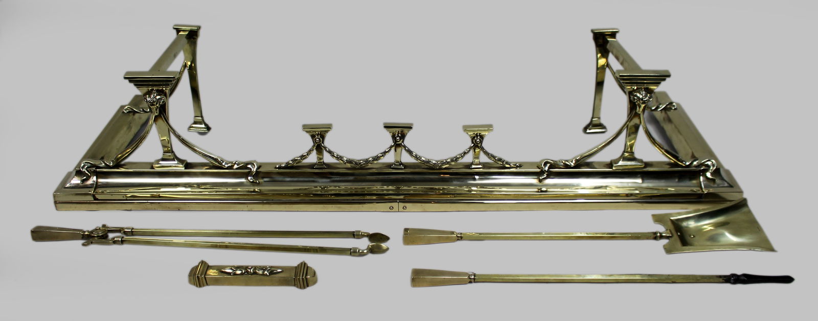 Antique Edwardian Brass Fireplace Fender & Matching Fire Irons: Title: Antique Edwardian Brass Fireplace Fender & Matching Fire Irons Description: Antique Edwardian Brass Fireplace Fender & Matching Fire Irons – Reg. Design 1905 A fine