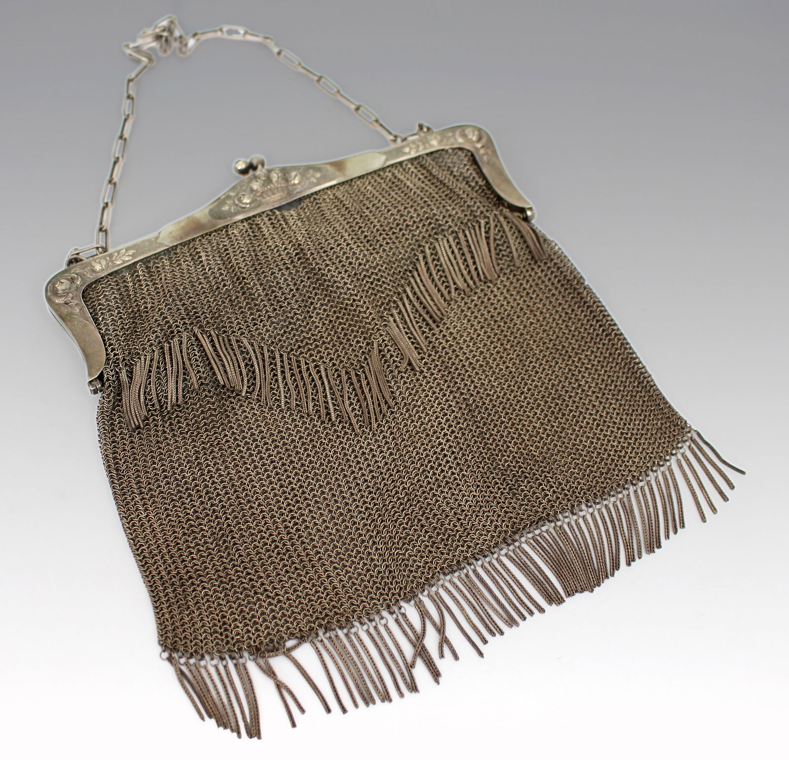 Art Nouveau Alpacca Chainmail Purse c.1900: Title: Art Nouveau Alpacca Chainmail Purse c.1900 Description: Fine Art Nouveau Alpacca Chainmail Purse Turn of the century, circa 1900. A charming Art Nouveau period chainmail purse featuring a