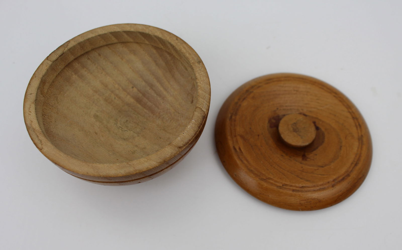 Small Turned Wooden Lidded Pot – Signed 'Atkinson' - 3