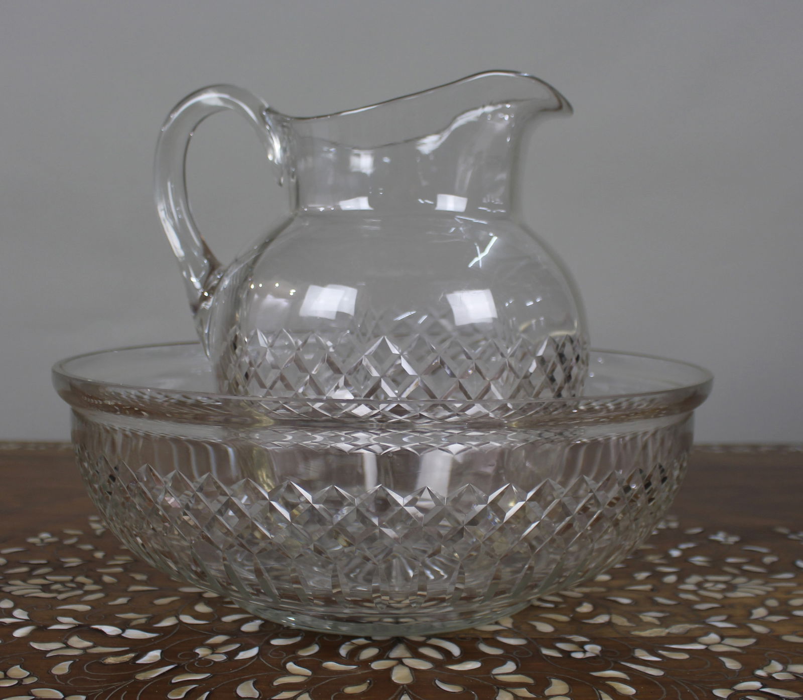 Large Victorian Cut Crystal Jug & Bowl Set: Title: Large Victorian Cut Crystal Jug & Bowl Set Description: Large Victorian Cut Crystal Jug & Bowl Set A fine quality large Victorian cut crystal jug and matching bowl,