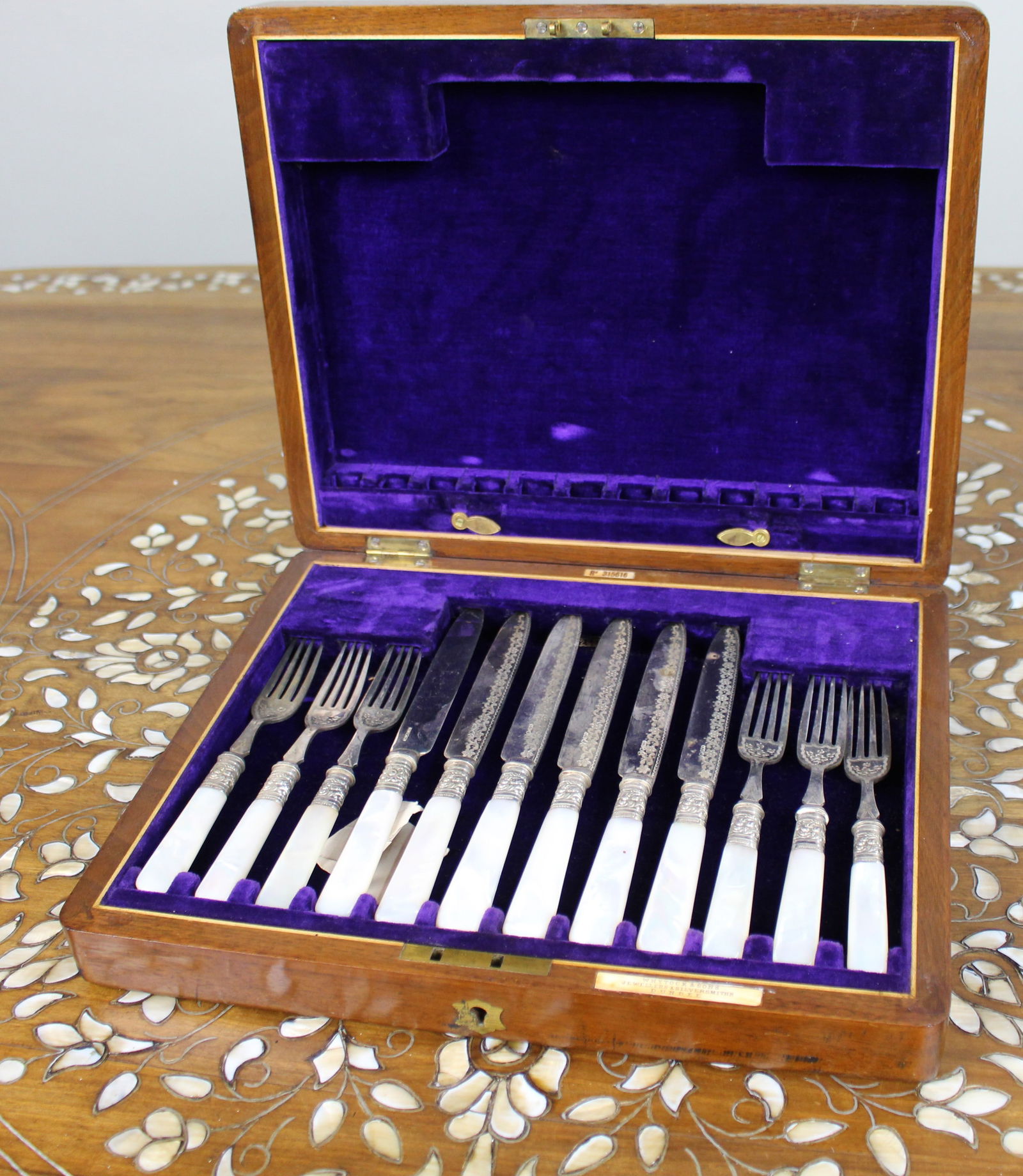 Antique Mother-of-Pearl Handled Cutlery Set by Whytock & Sons, Dundee: Title: Antique Mother-of-Pearl Handled Cutlery Set by Whytock & Sons, Dundee Description: Antique Mother-of-Pearl Handled Cutlery Set by Whytock & Sons, Dundee A fine late Victorian or