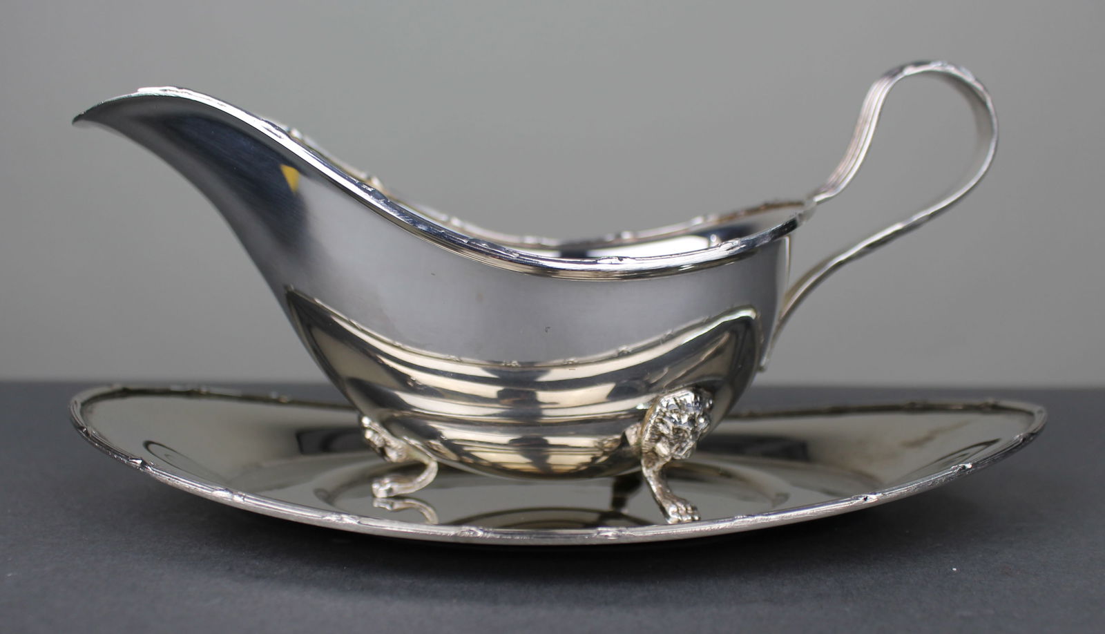 Arthur Price “Ritz” Silver Plated Sauce Boat on Stand: Title: Arthur Price “Ritz” Silver Plated Sauce Boat on Stand Description: Arthur Price “Ritz” Silver Plated Sauce Boat on Stand Lovely quality Arthur Price silver plated