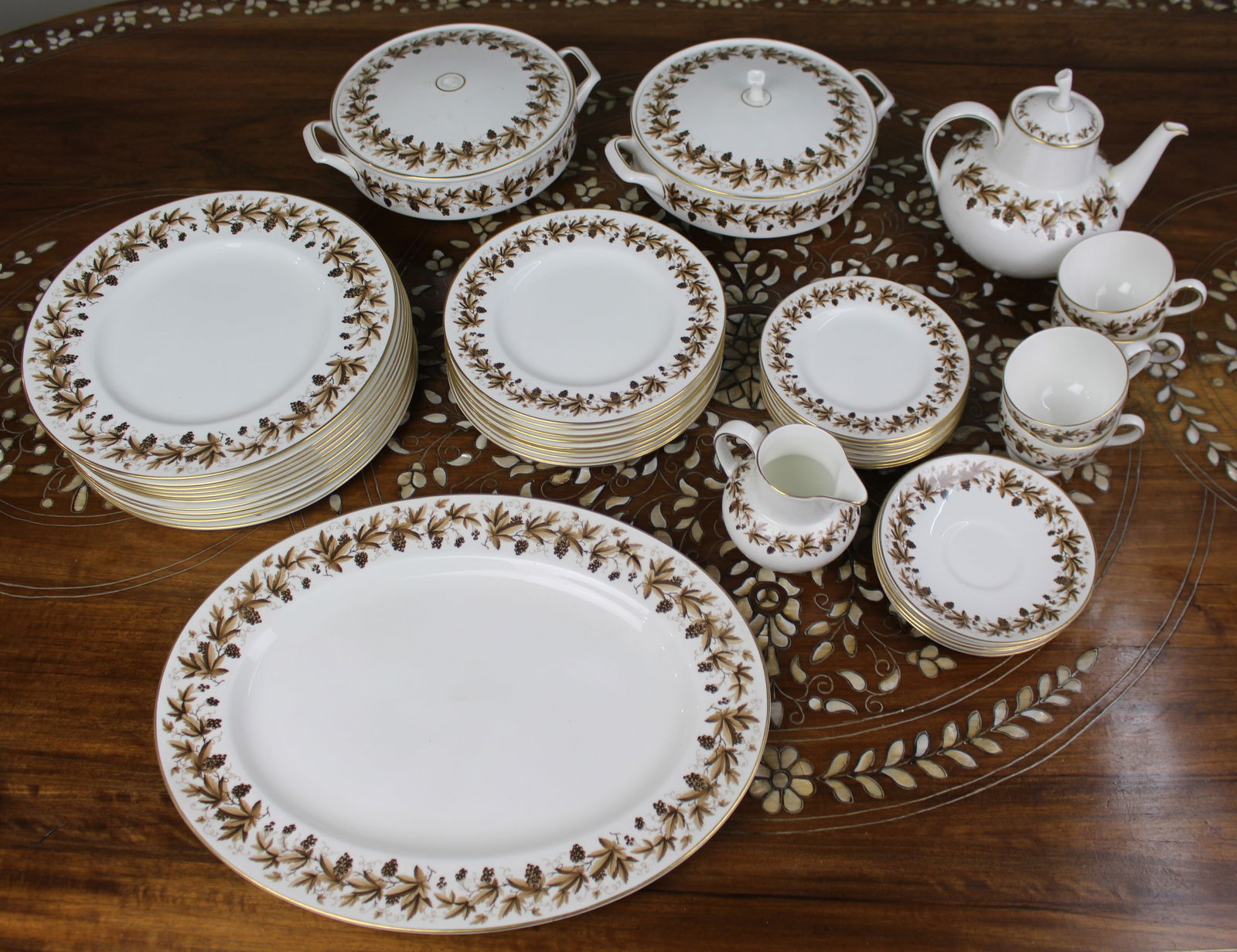 Large Wedgwood ‘Autumn Vine’ Bone China Dinner & Tea Service (1 of 12)