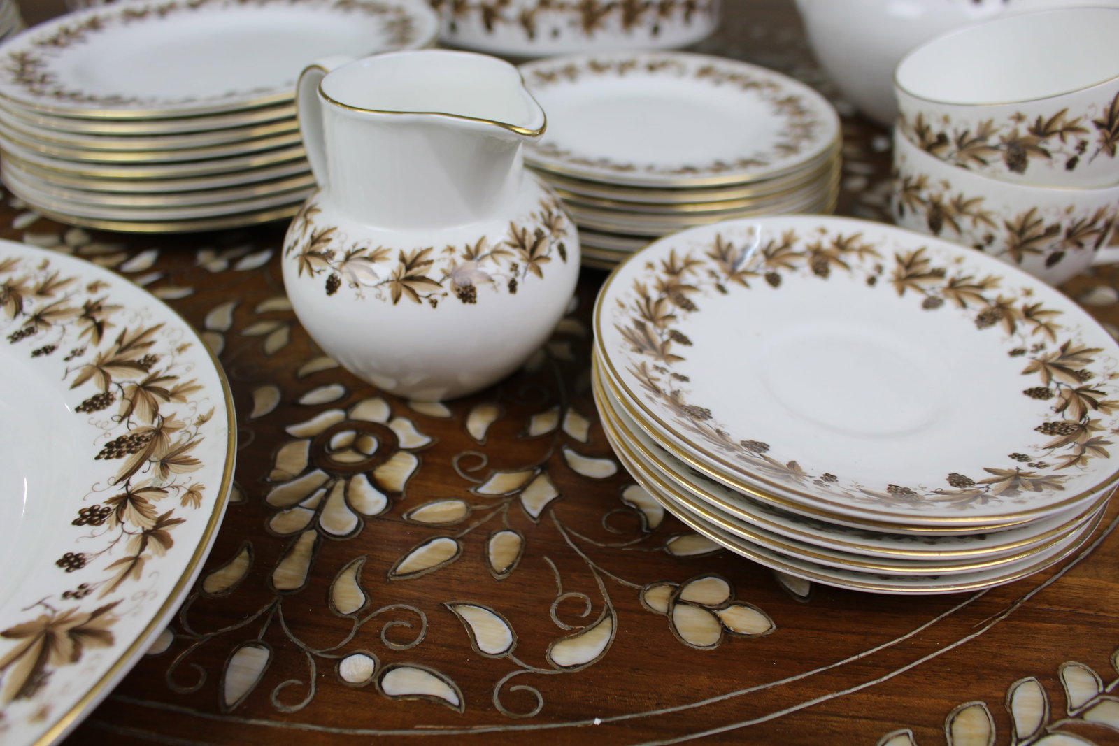 Large Wedgwood ‘Autumn Vine’ Bone China Dinner & Tea Service - 6