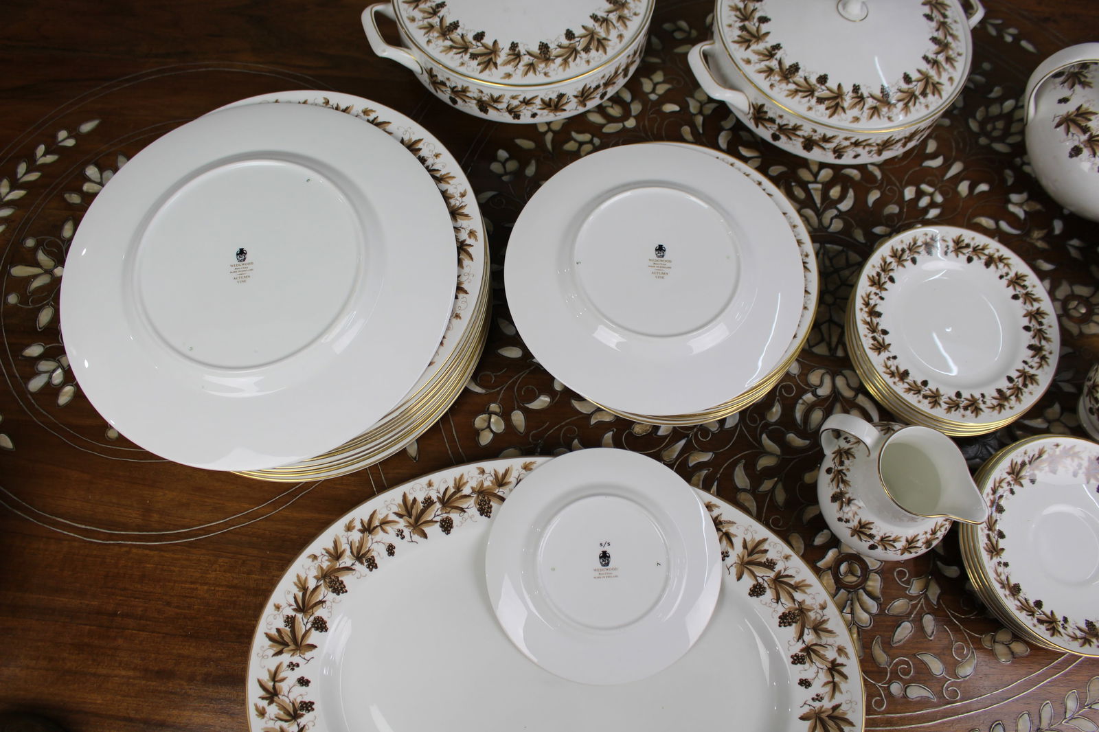 Large Wedgwood ‘Autumn Vine’ Bone China Dinner & Tea Service - 7
