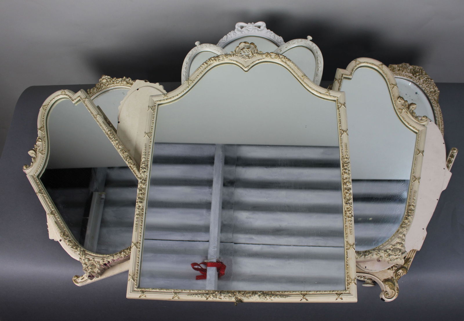 Collection of 5 Vintage Dressing Table Mirrors: Title: Collection of 5 Vintage Dressing Table Mirrors Description: Collection of 5 Vintage Dressing Table Mirrors. Mirrors as pictured. Vintage and old conditions. Condition: Used Delivery