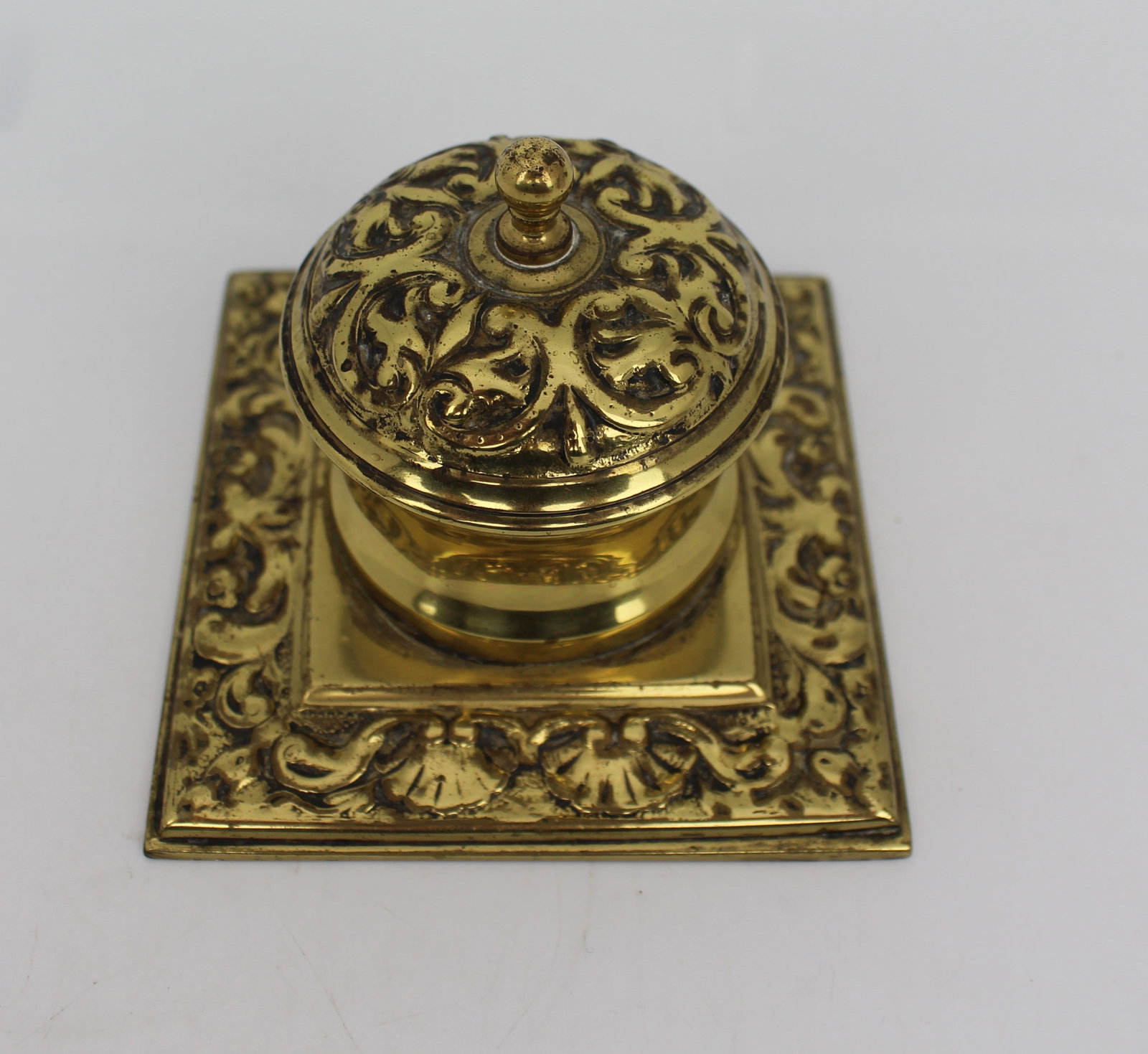 Victorian Brass Inkwell with Ornate Scrollwork – c.1880 - 2
