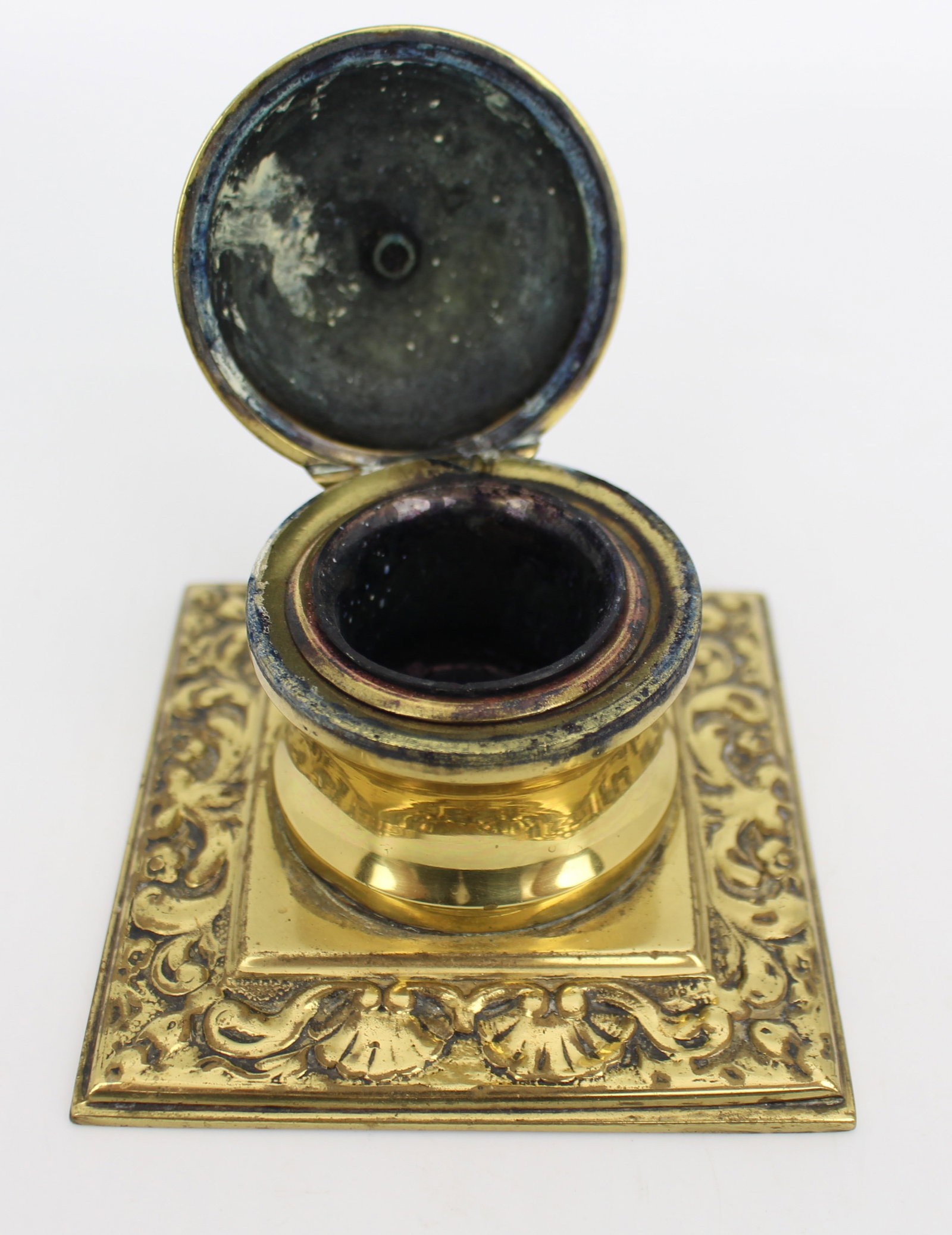 Victorian Brass Inkwell with Ornate Scrollwork – c.1880 - 4