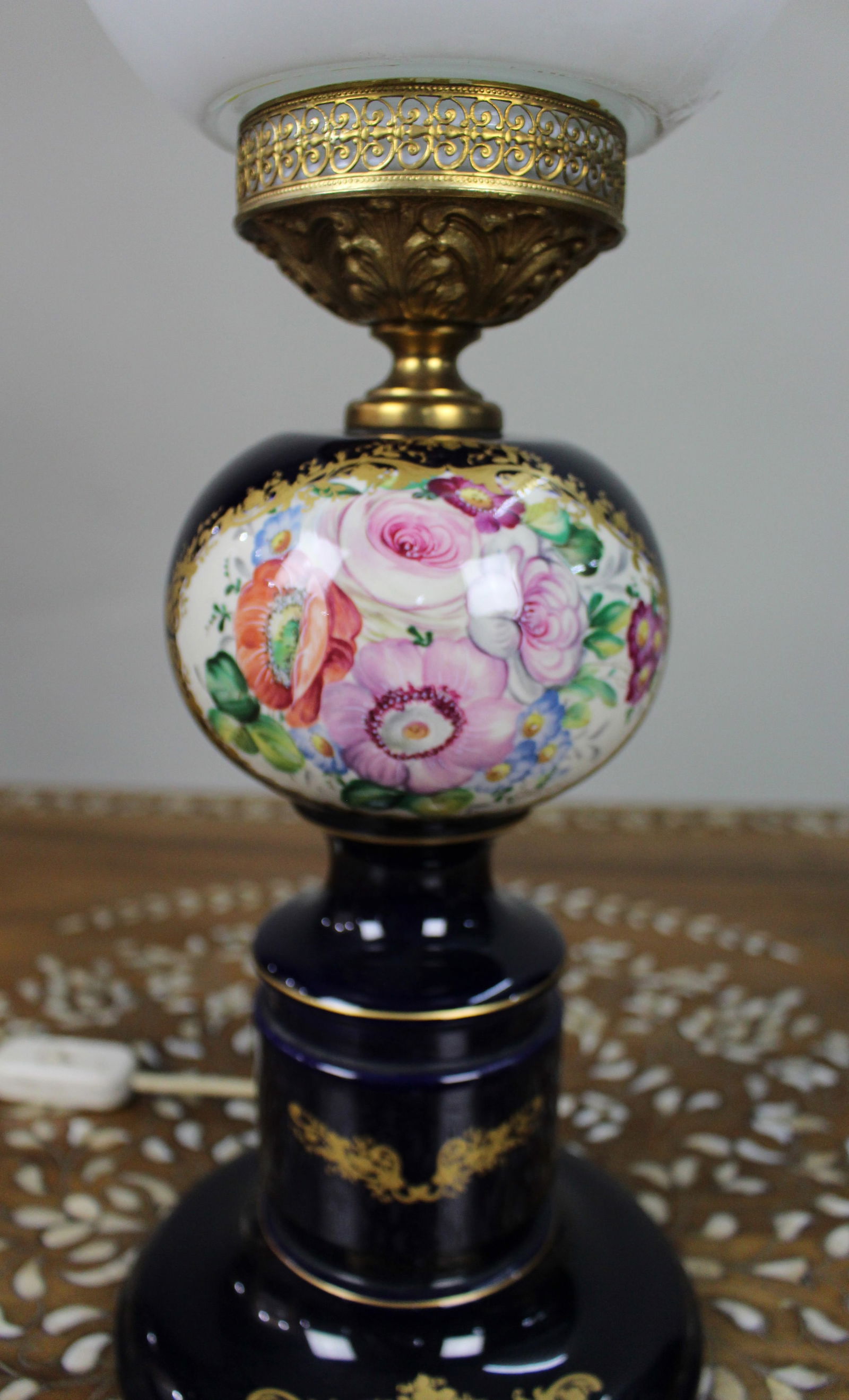 Vintage French-Style Porcelain Table Lamp with Floral Decoration - 3