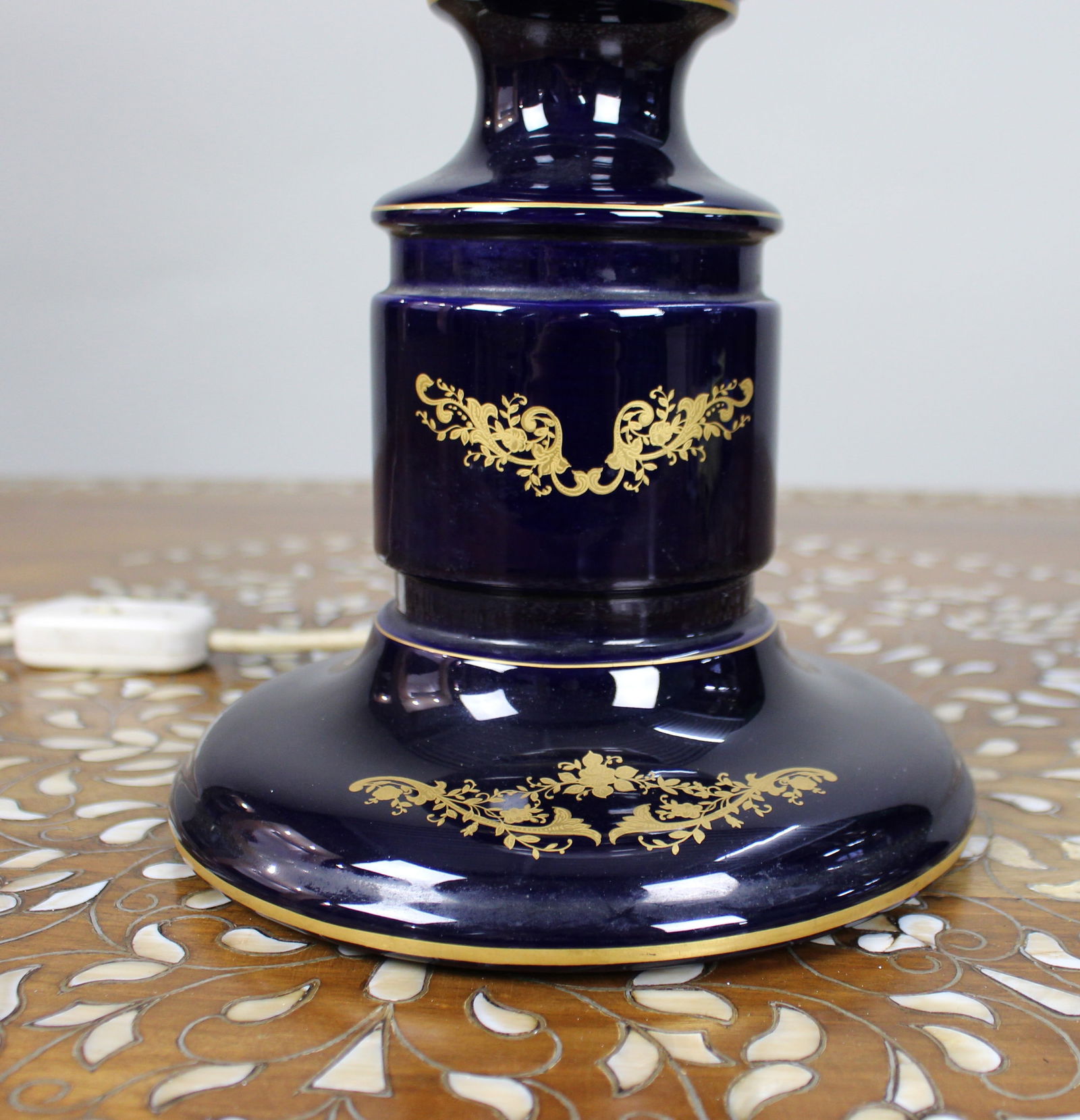 Vintage French-Style Porcelain Table Lamp with Floral Decoration - 4