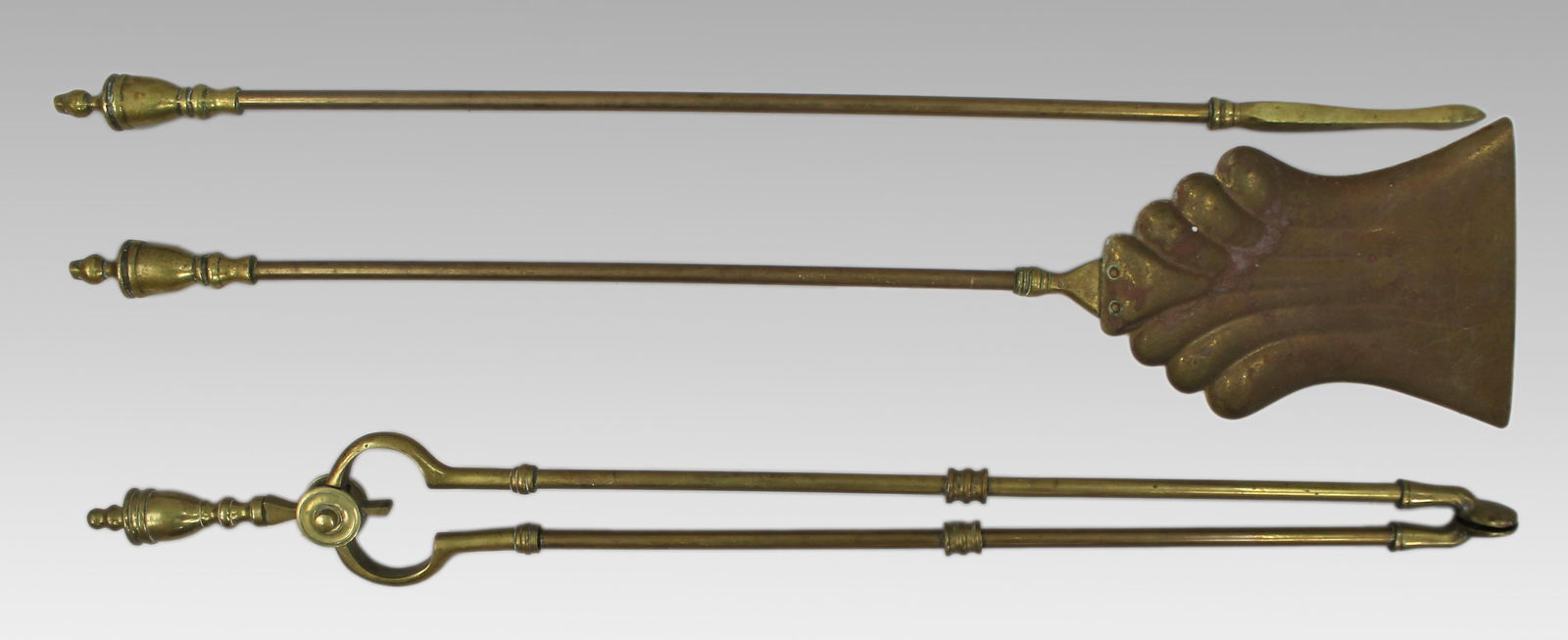 Antique Brass Fire Irons – Three Piece Set – c.1900: Title: Antique Brass Fire Irons – Three Piece Set – c.1900 Description: Antique Brass Fire Irons – Three Piece Set – c.1900 A decorative set of antique brass fire irons