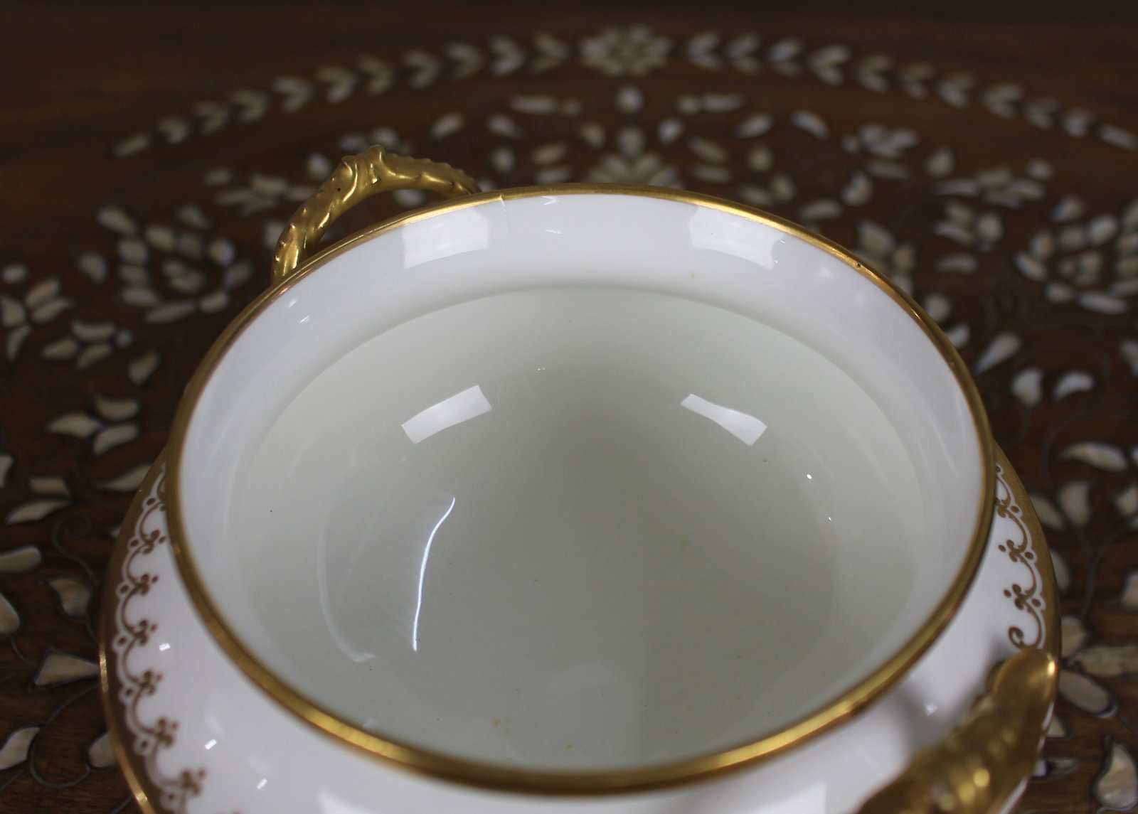 19th Century English White & Gilt Two-Handled Porcelain Urn - 5