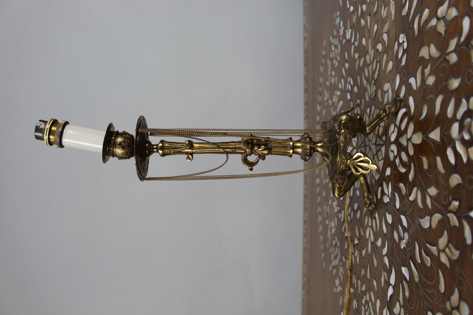 Vintage Gilt Brass Table Lamp – Neoclassical Revival, c.1930: Title: Vintage Gilt Brass Table Lamp – Neoclassical Revival, c.1930 Description: Vintage Gilt Brass Table Lamp – Neoclassical Revival, c.1930 A decorative gilt brass table lamp,