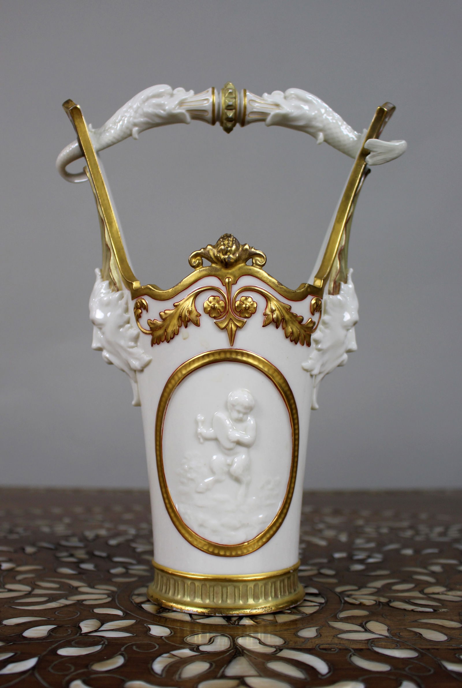 Royal Worcester Exhibition Vase – Retailed by A.B. Daniell & Son, 1884 - 3