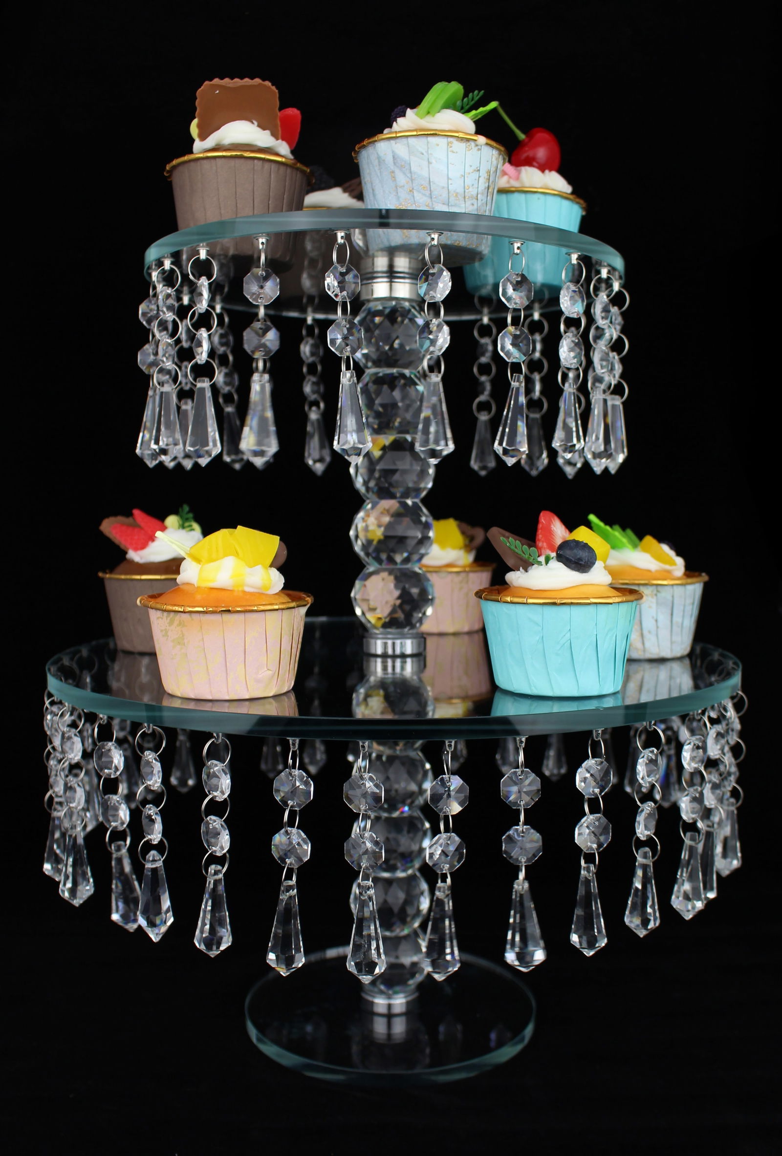 Cut Glass Crystal Two Tier Cake Stand: Title: Cut Glass Crystal Two Tier Cake Stand Description: Cut Glass Crystal Two Tier Cake Stand Condition: Used Delivery option: Collection & Delivery Location Category: Antiques