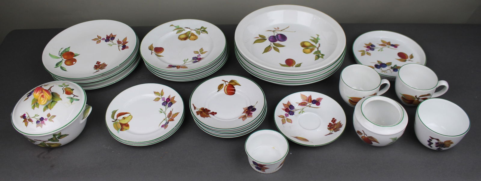 Collection of Royal Worcester Evesham Vale: Title: Collection of Royal Worcester Evesham Vale Description: Collection of Royal Worcester Evesham Vale Vintage Royal Worcester. Made in England. All pieces pictured, 28 in total Good
