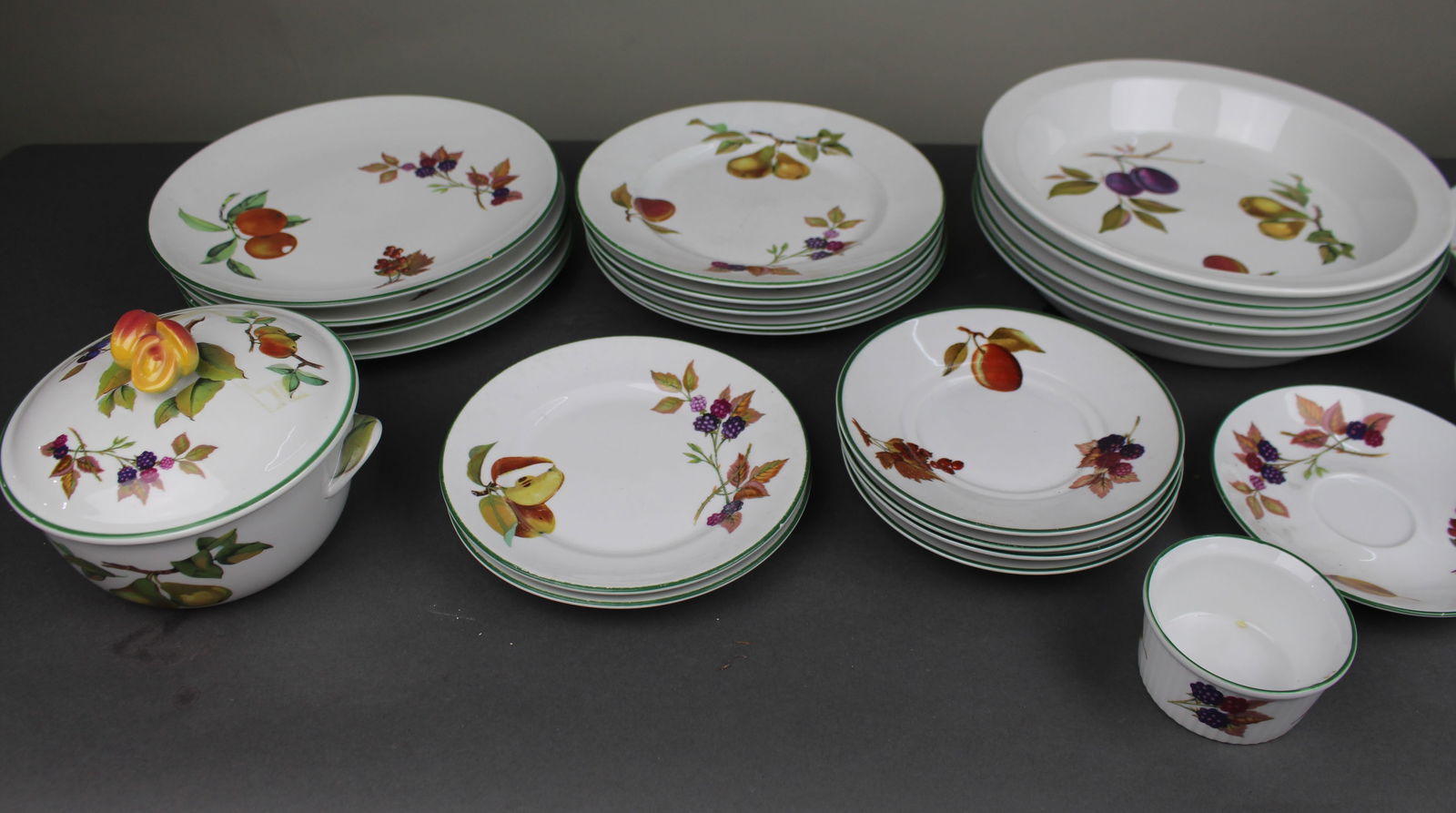 Collection of Royal Worcester Evesham Vale - 2